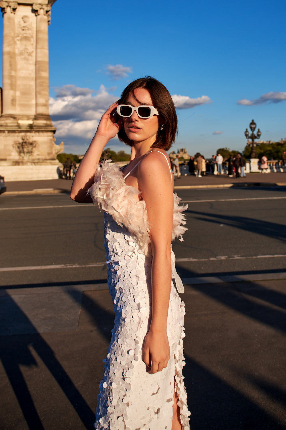 Beyaz Payetli Toz Pembe Boa Otrişli Midi Elbise Ariel - 1