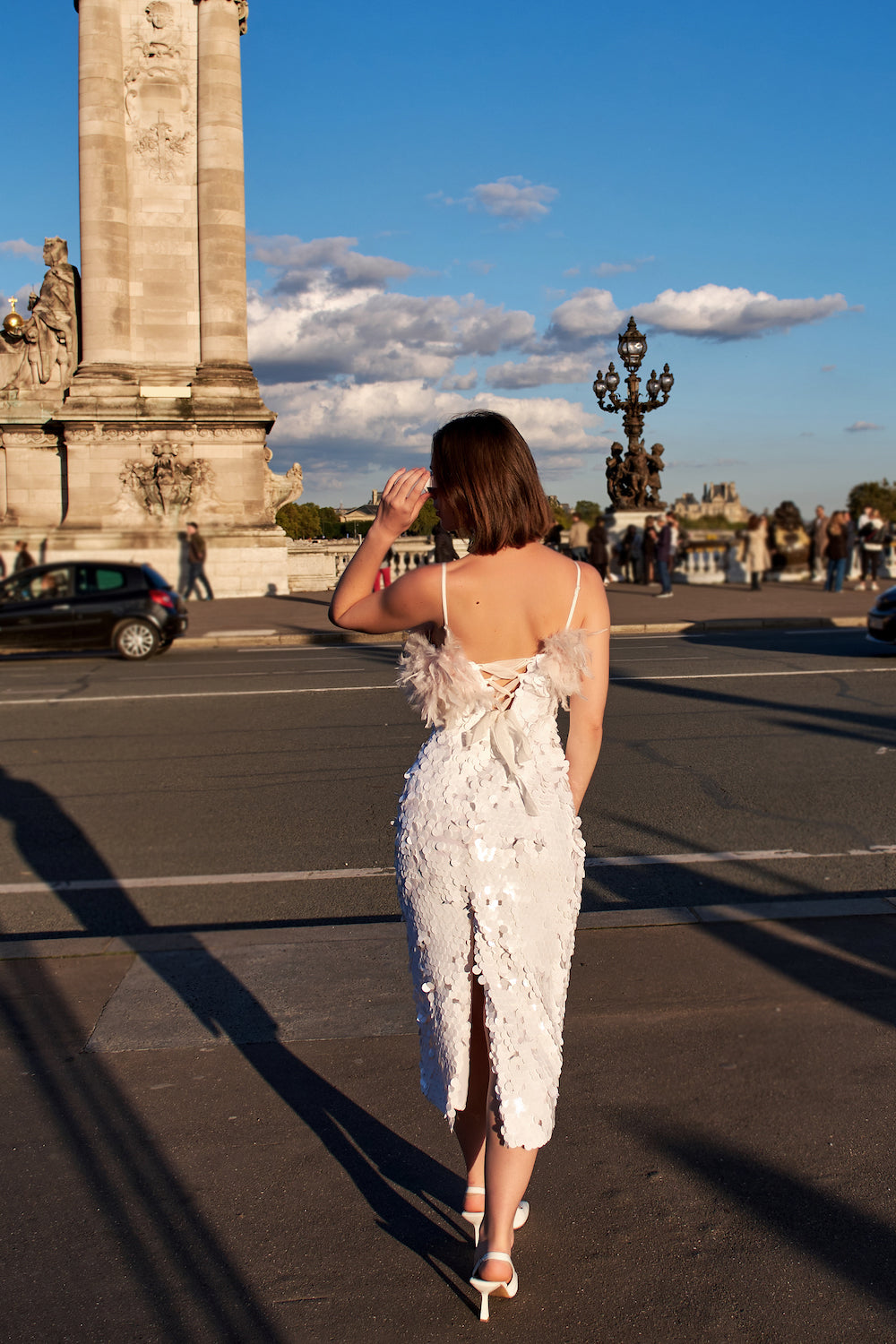 Beyaz Payetli Toz Pembe Boa Otrişli Midi Elbise Ariel - 4