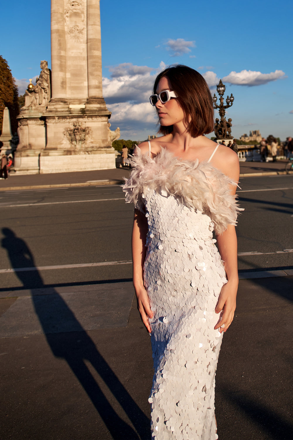 Beyaz Payetli Toz Pembe Boa Otrişli Midi Elbise Ariel - 5