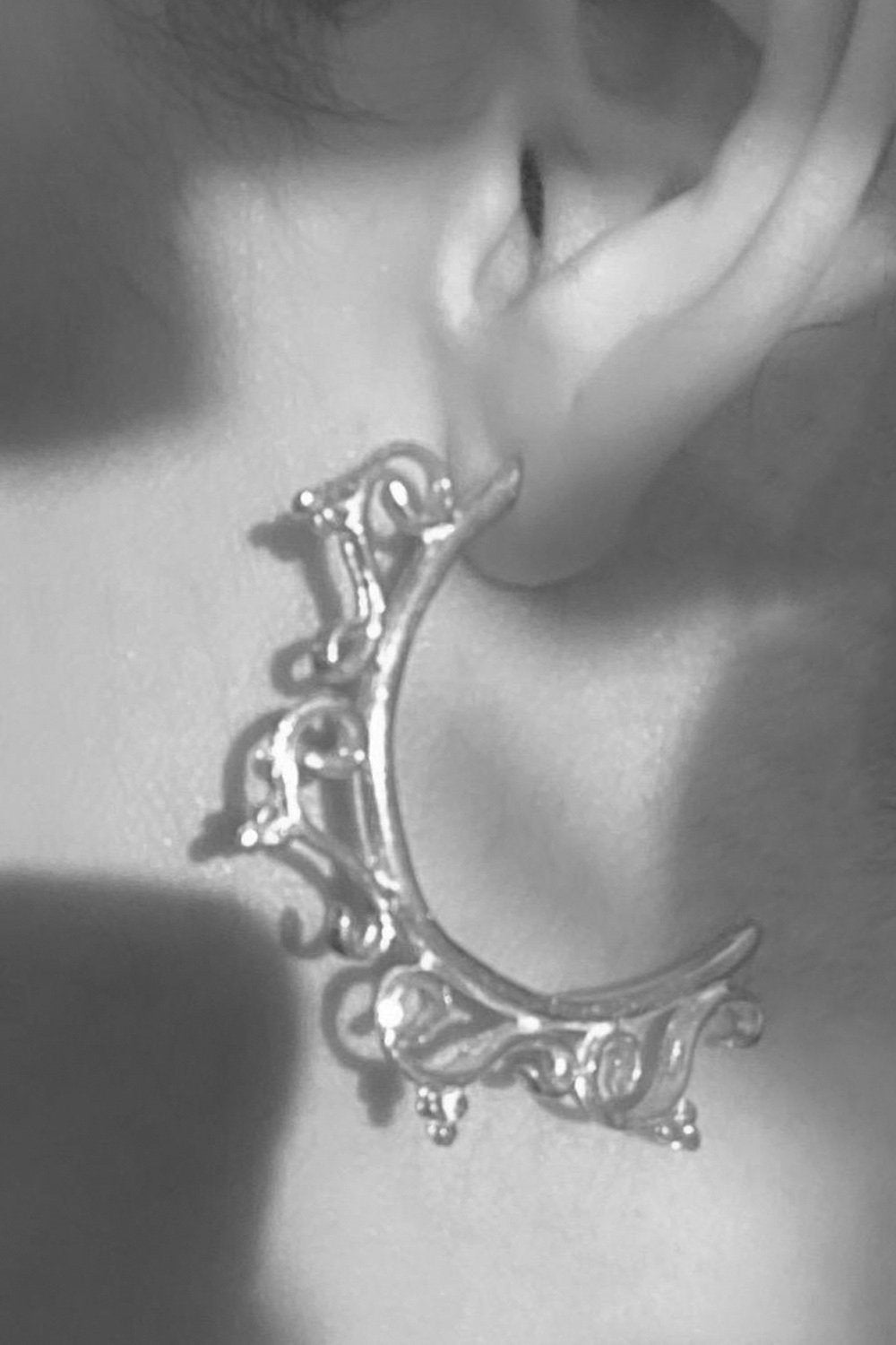 İnanna Large Halka Beyaz Küpe - 1