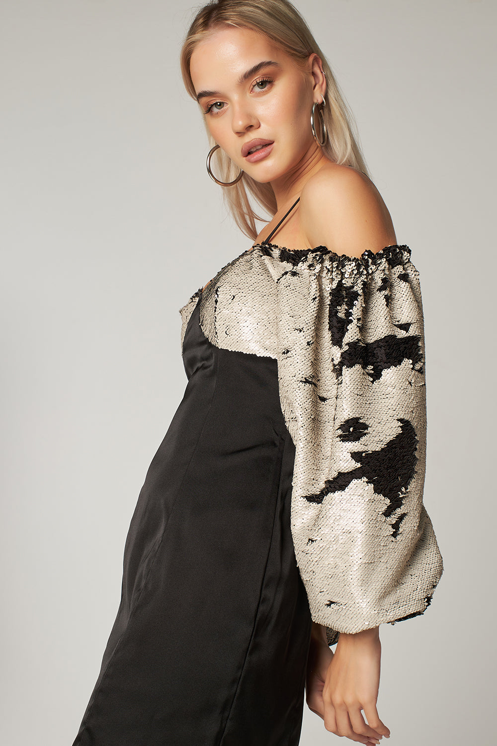 Siyah Payetli Düşük Omuzlu Elbise Ti̇na - 4