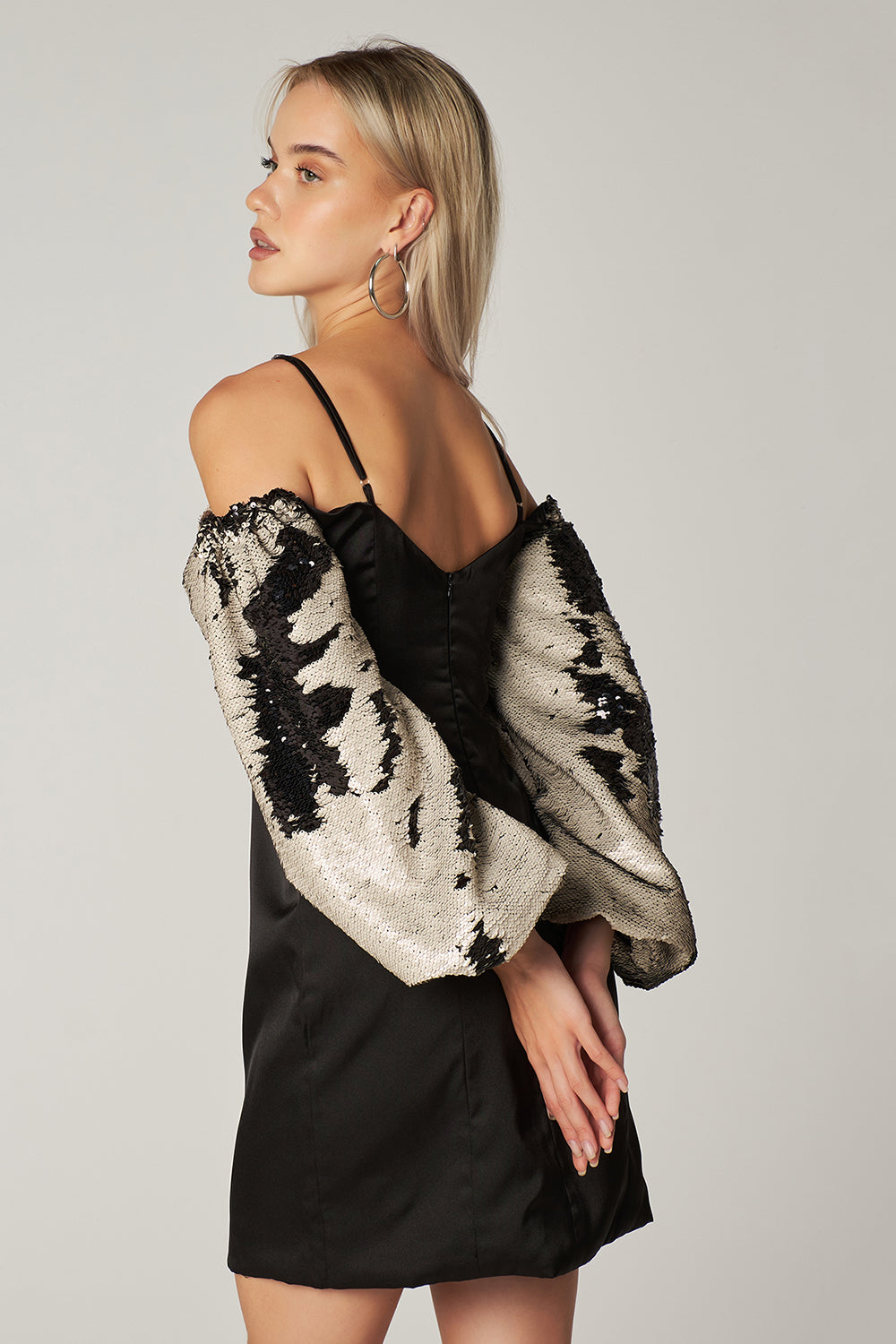 Siyah Payetli Düşük Omuzlu Elbise Ti̇na - 5