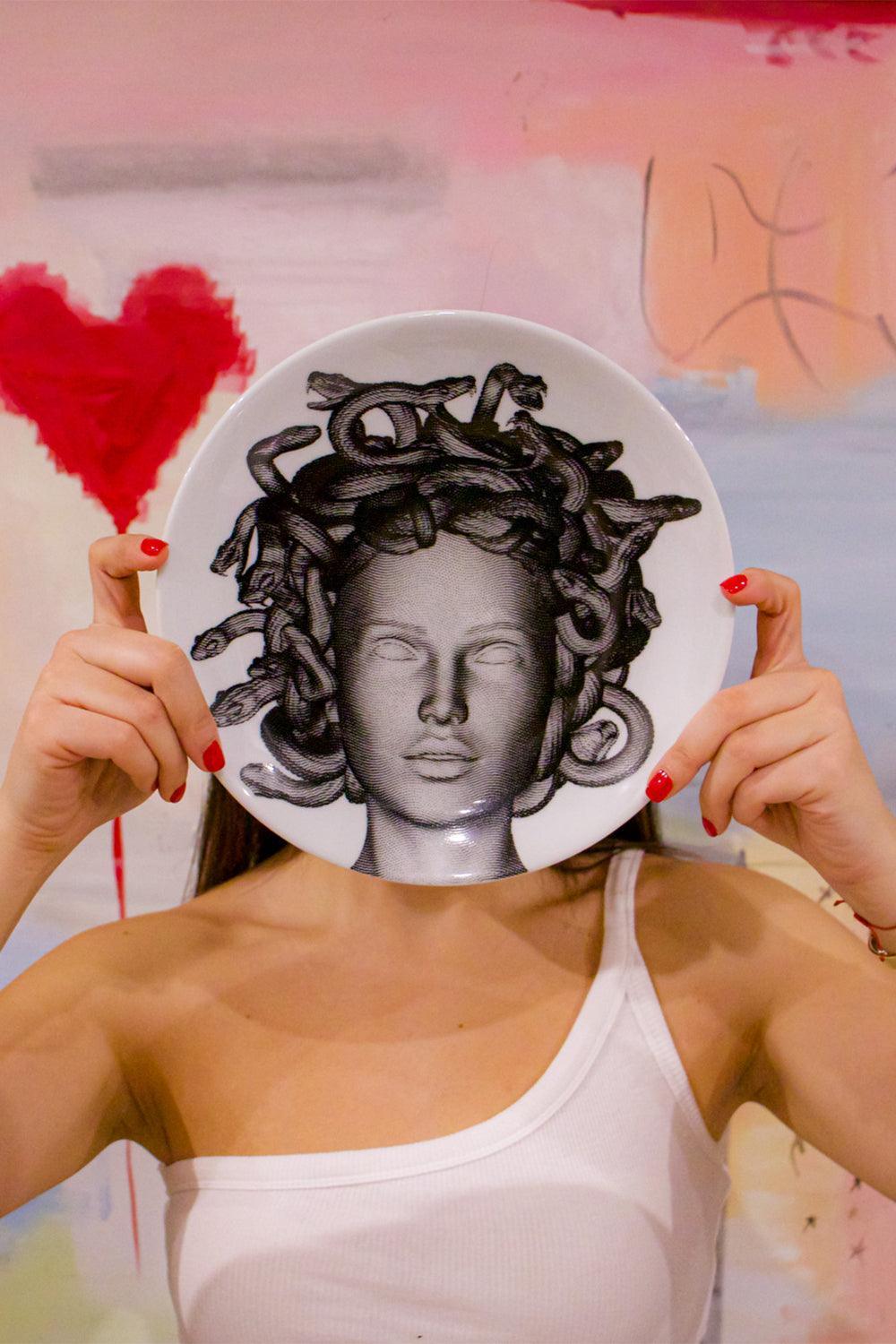 Dekoratif Tabak No:1 Medusa Is Beautiful Now - 1