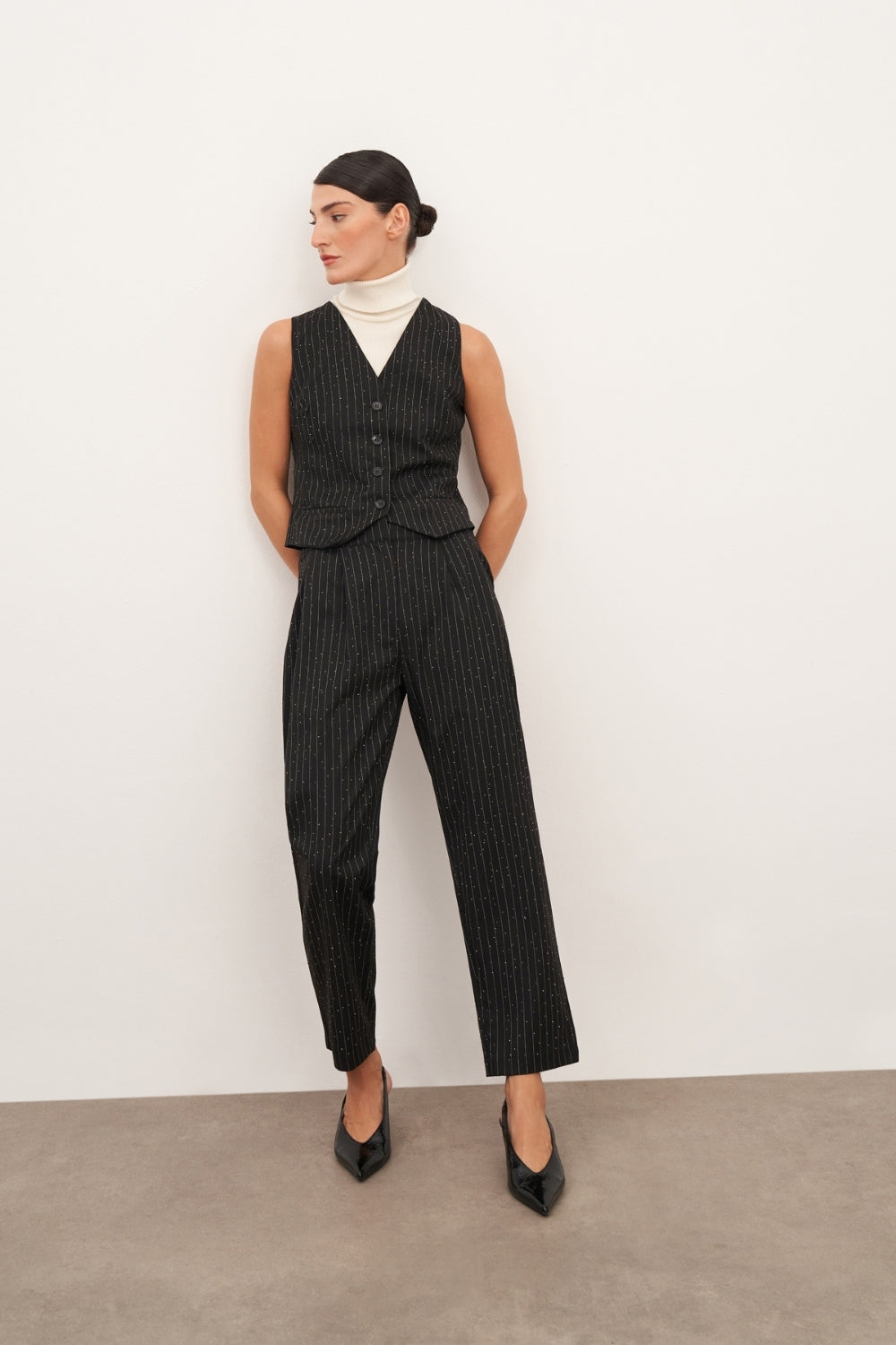 Siyah Çift Pileli Havuç Kesim Pantolon - 0