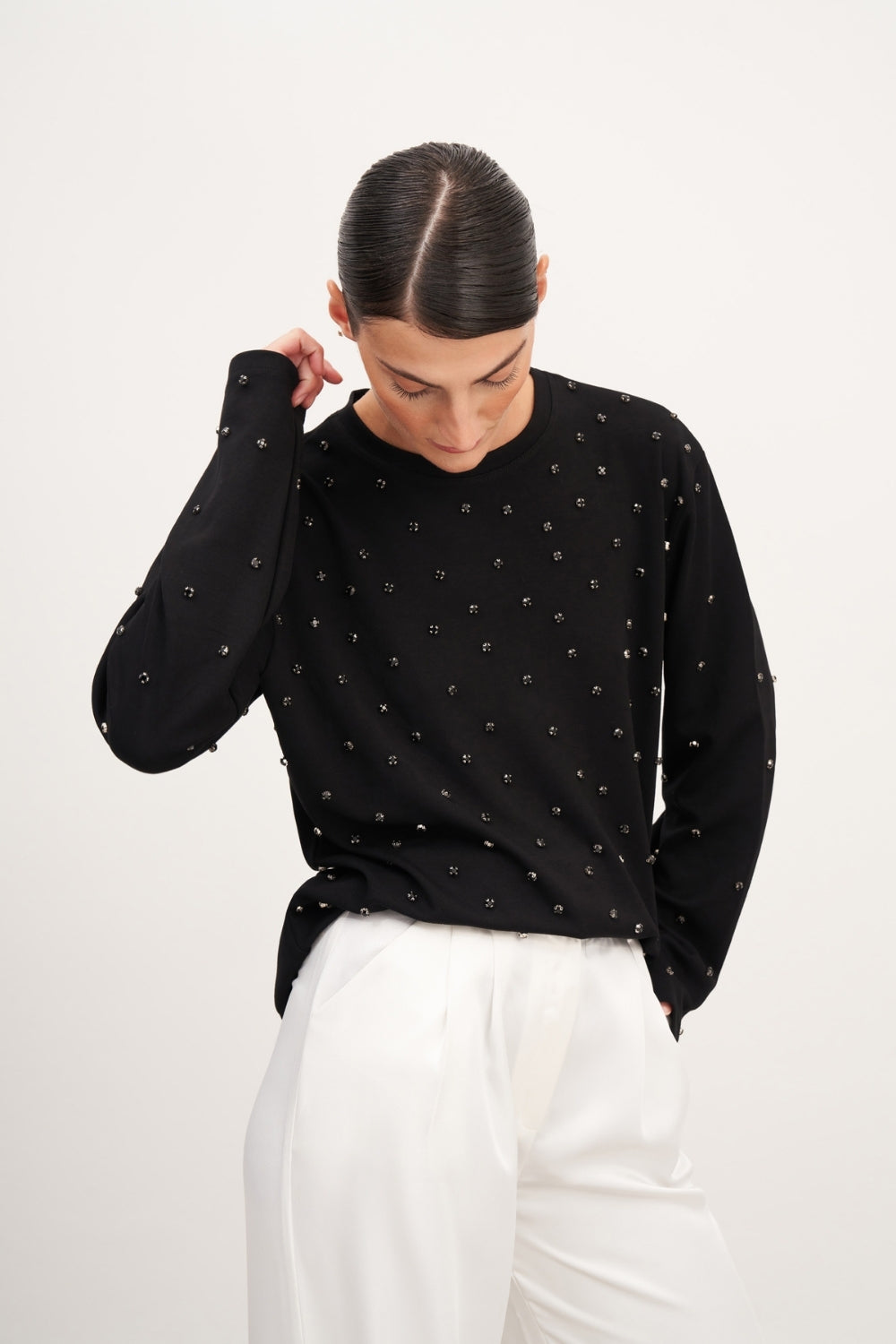 Siyah Taş İşlemeli Vatkalı Uzun Kollu Tişört - 0