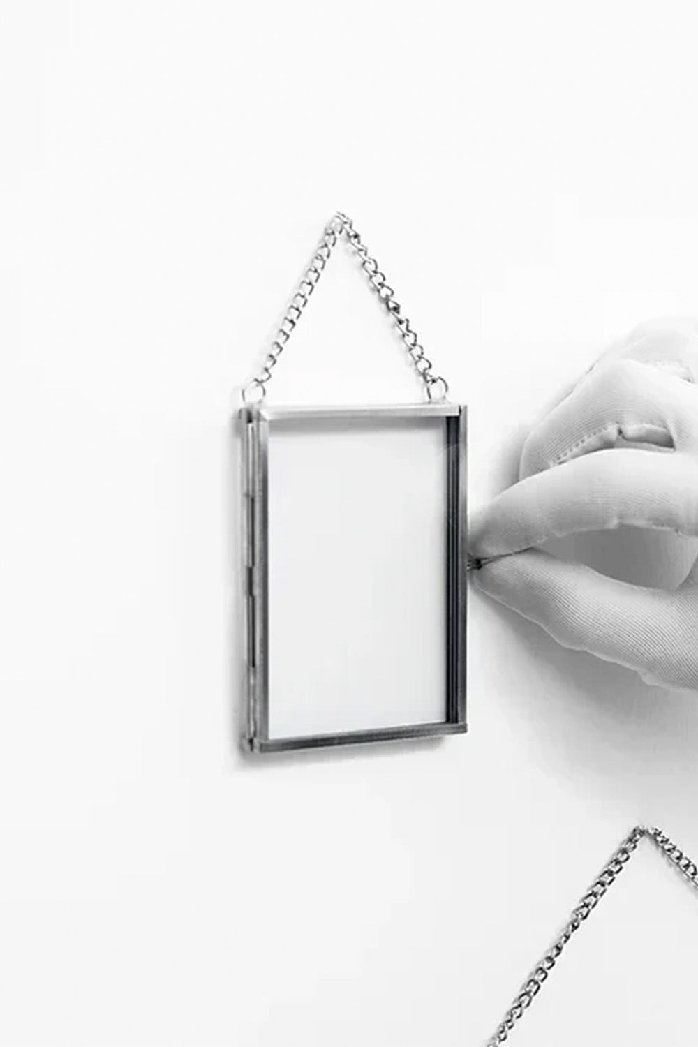 Dikey Gümüş Kapaklı Cam Duvar Askılı Fotoğraf Çerçevesi 10x8cm - 1