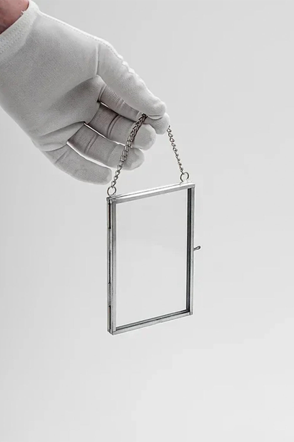 Dikey Gümüş Kapaklı Cam Duvar Askılı Fotoğraf Çerçevesi 12x8cm - 1