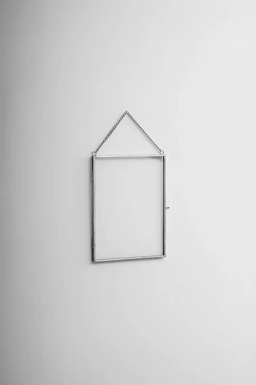 Dikey Gümüş Kapaklı Cam Duvar Askılı Fotoğraf Çerçevesi 20x15cm - 0