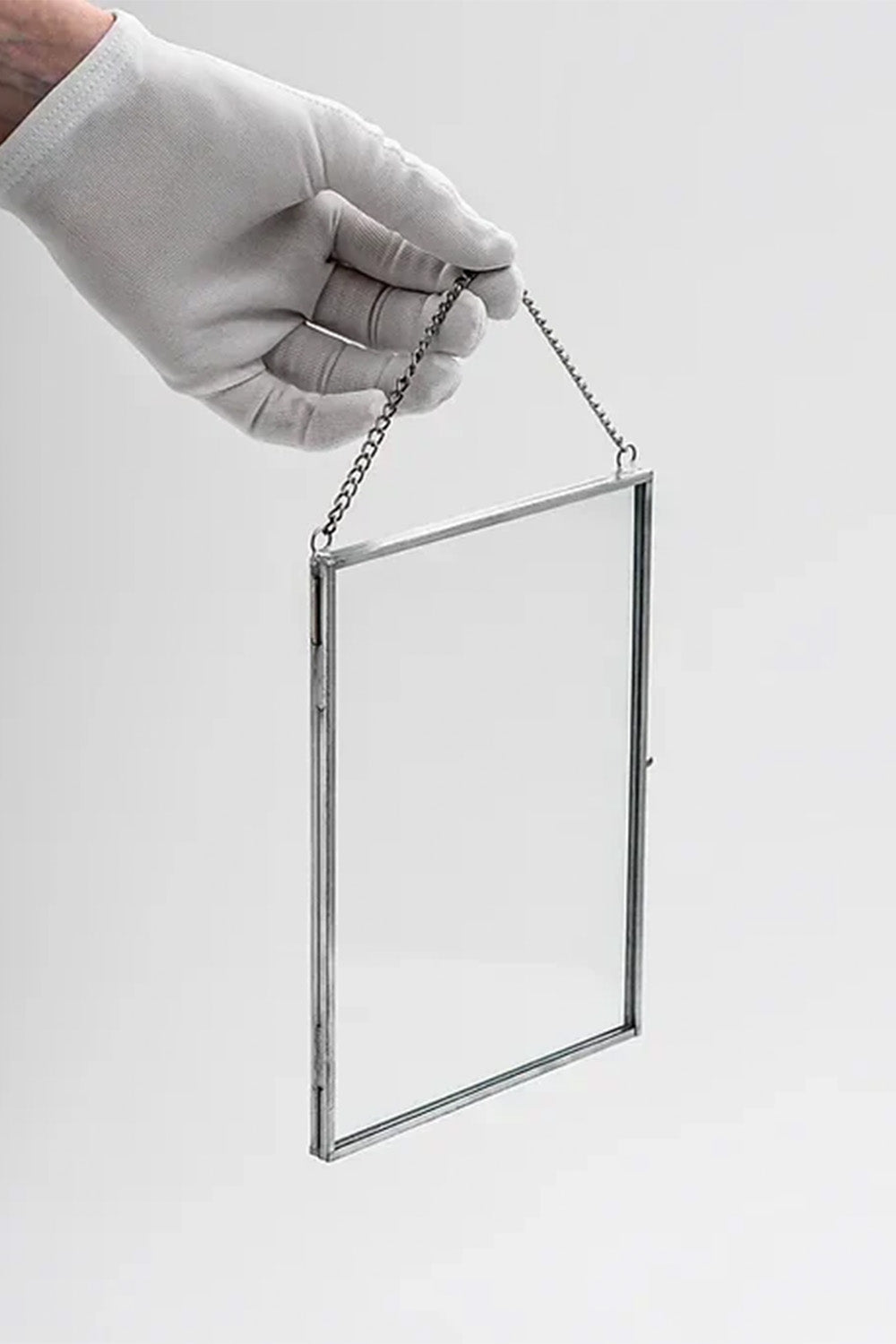 Dikey Gümüş Kapaklı Cam Duvar Askılı Fotoğraf Çerçevesi 20x15cm - 1