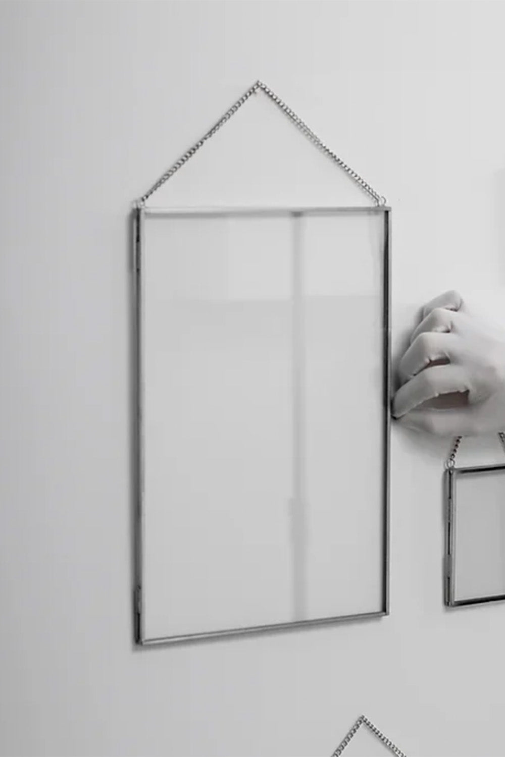 Dikey Gümüş Cam Duvar Askılı Fotoğraf Çerçevesi Kapaklı 35x25cm - 1