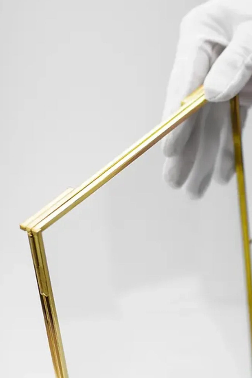 Pirinç Zincirsiz Duvar Aparatlı Cam Fotoğraf Çerçevesi 30x20cm - 2