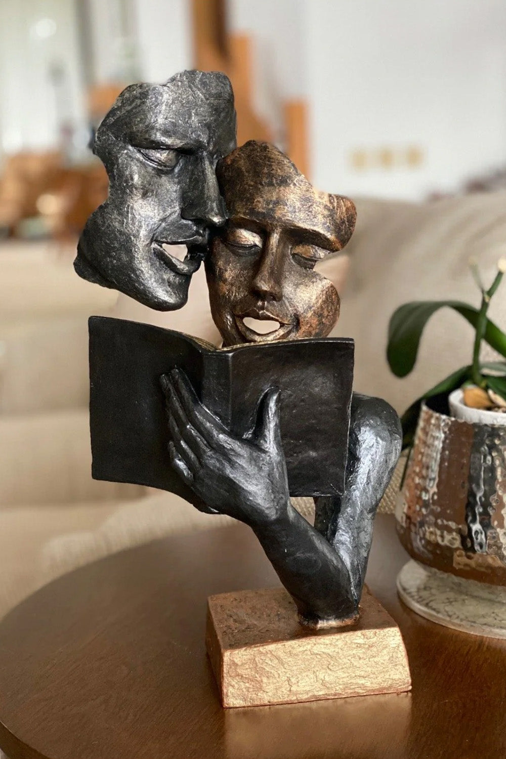 Kitap Okuyan Çift Mask Obje - 1