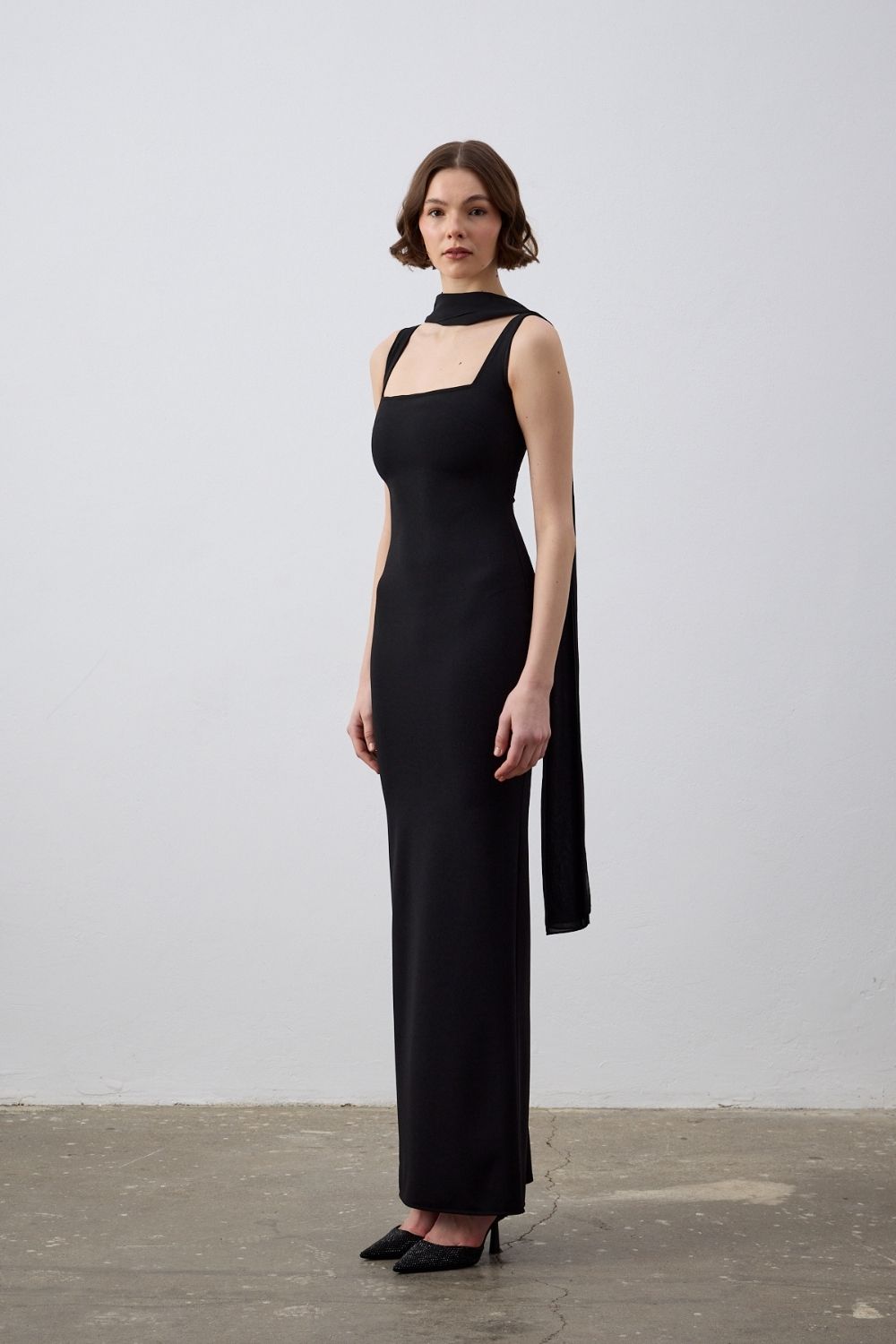 Helena Şal Detaylı Kare Yaka Siyah Elbise - 1