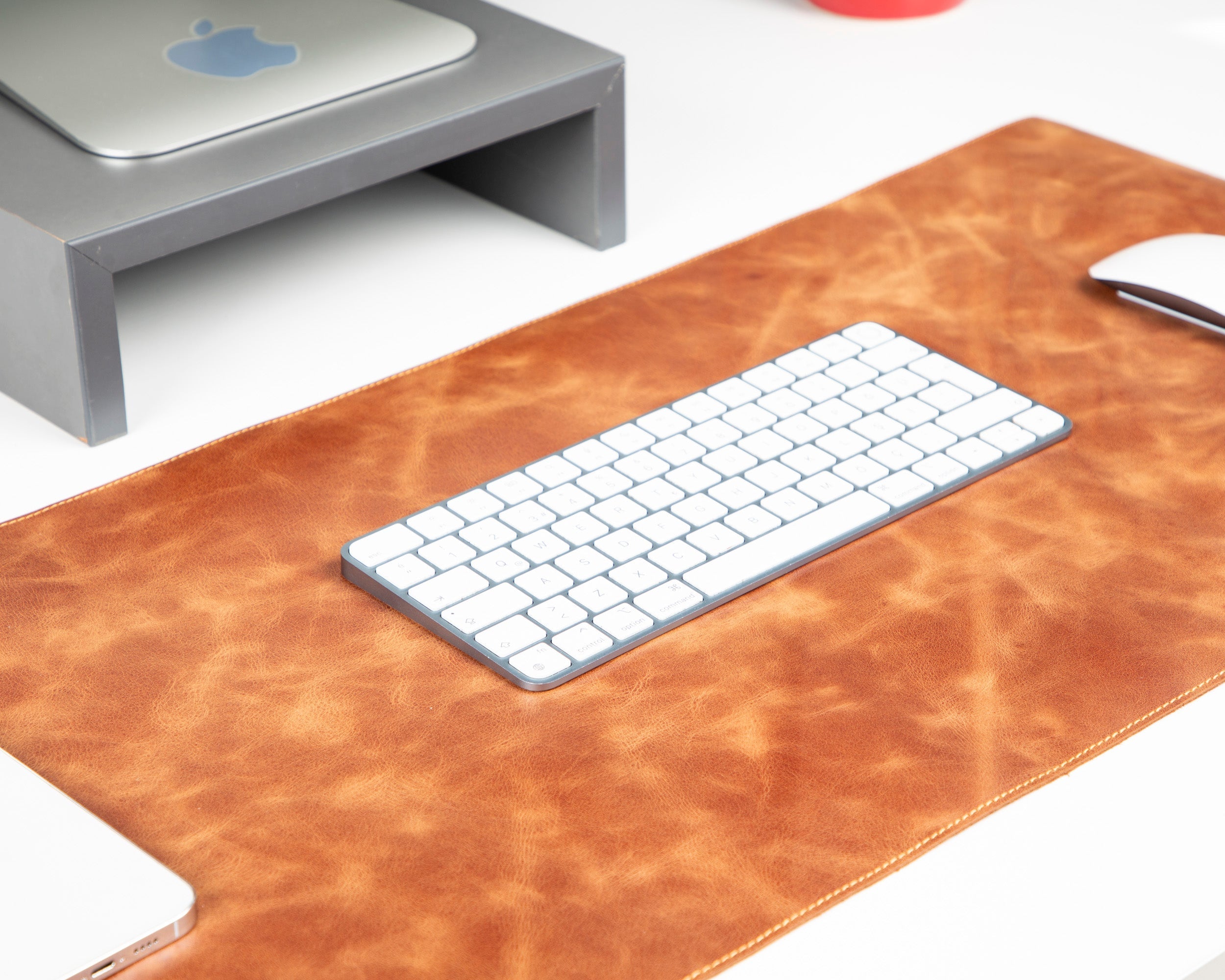 Still & Silent – Golden Tan Gerçek Deri Desk Mat Macbook Altlığı - 4