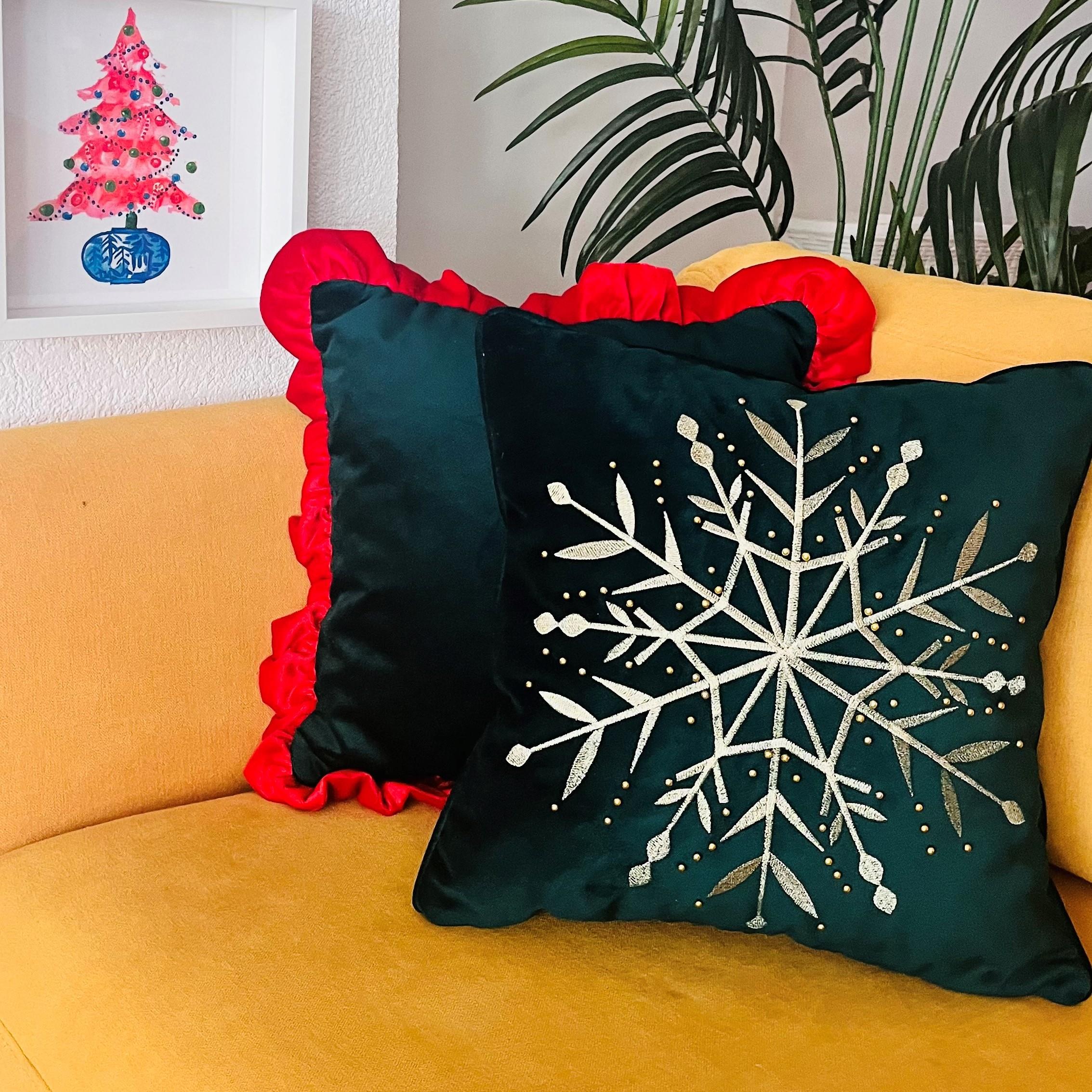 Kırmızı Fırfırlı Yeşil Kadife Kırlent Kılıfı 45 X 45 Cm - 4
