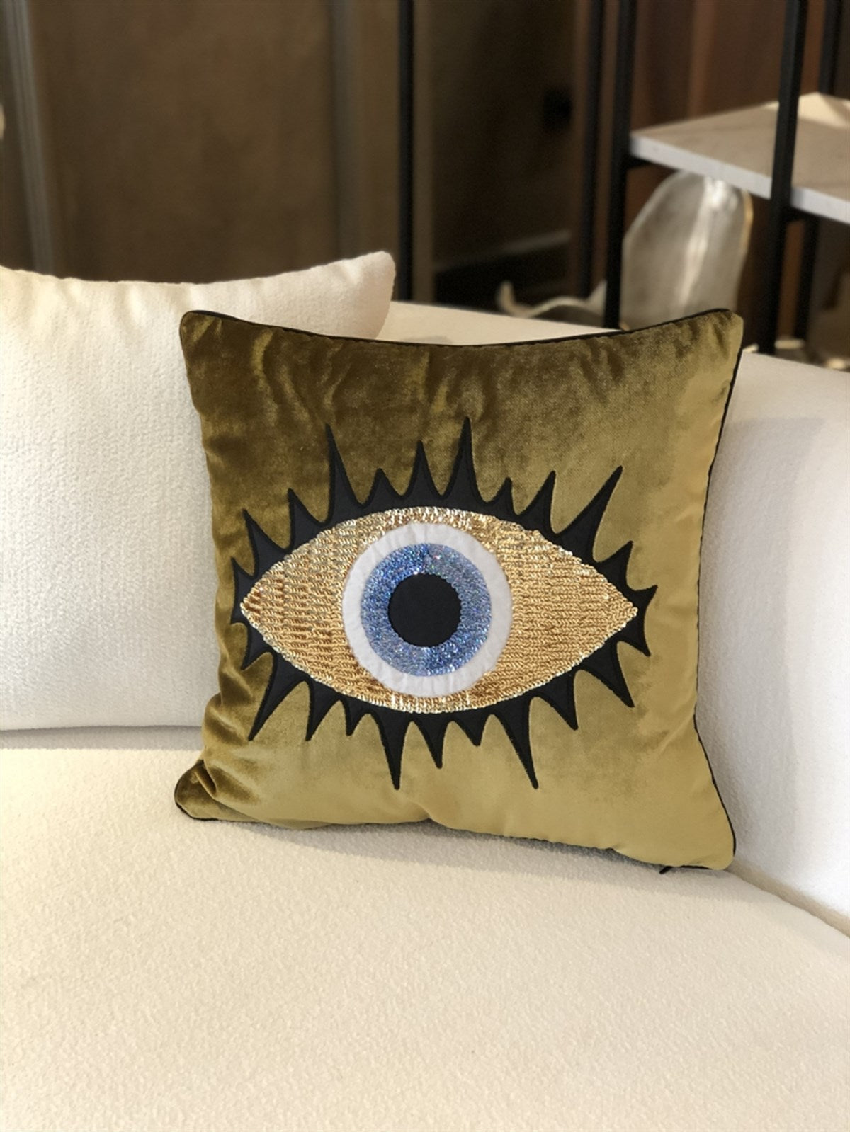 Dekoratif Kirpikli Göz Desenli Pullu Gold Kadife Kırlent Kılıfı 45 X 45 Cm - 2