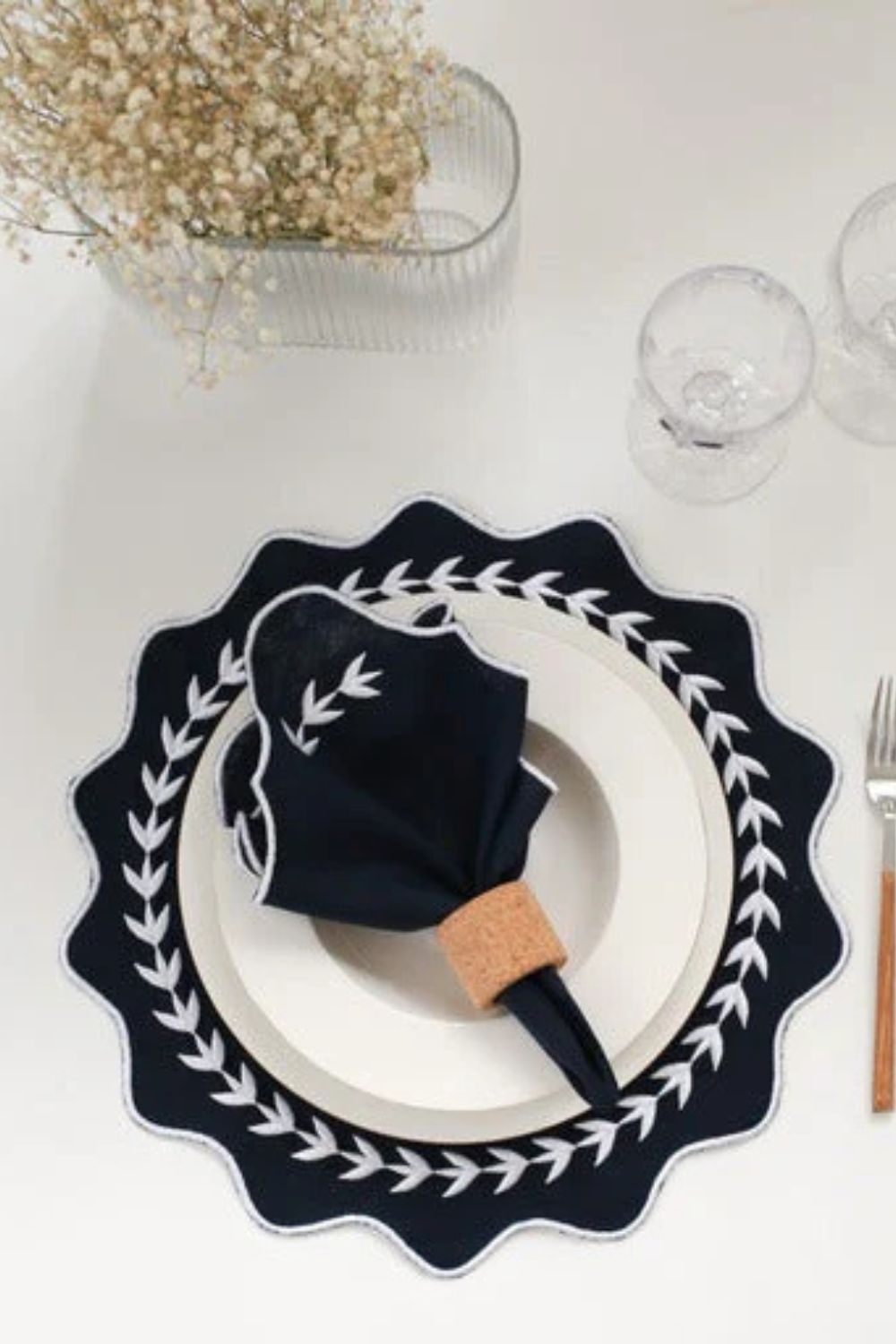 2'li Set Beyaz Yaprak İşlemeli Keten Peçete - 2