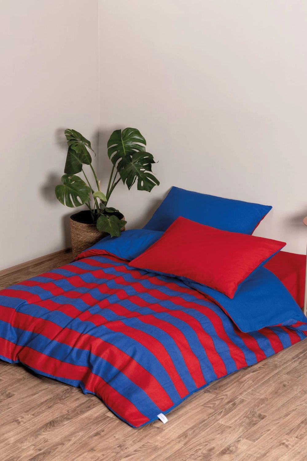 Popping Colors Tek Kişilik Lastikli Çarşaflı Nevresim Takımı Blaze Kırmızı - 1