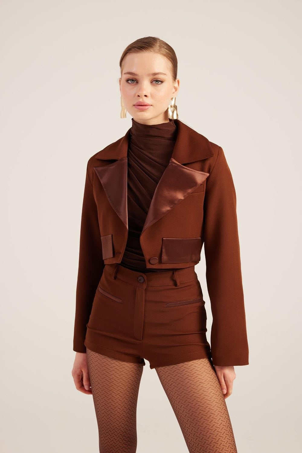 Yakası Saten Detaylı Camila Crop Blazer Ceket Kahve - 1