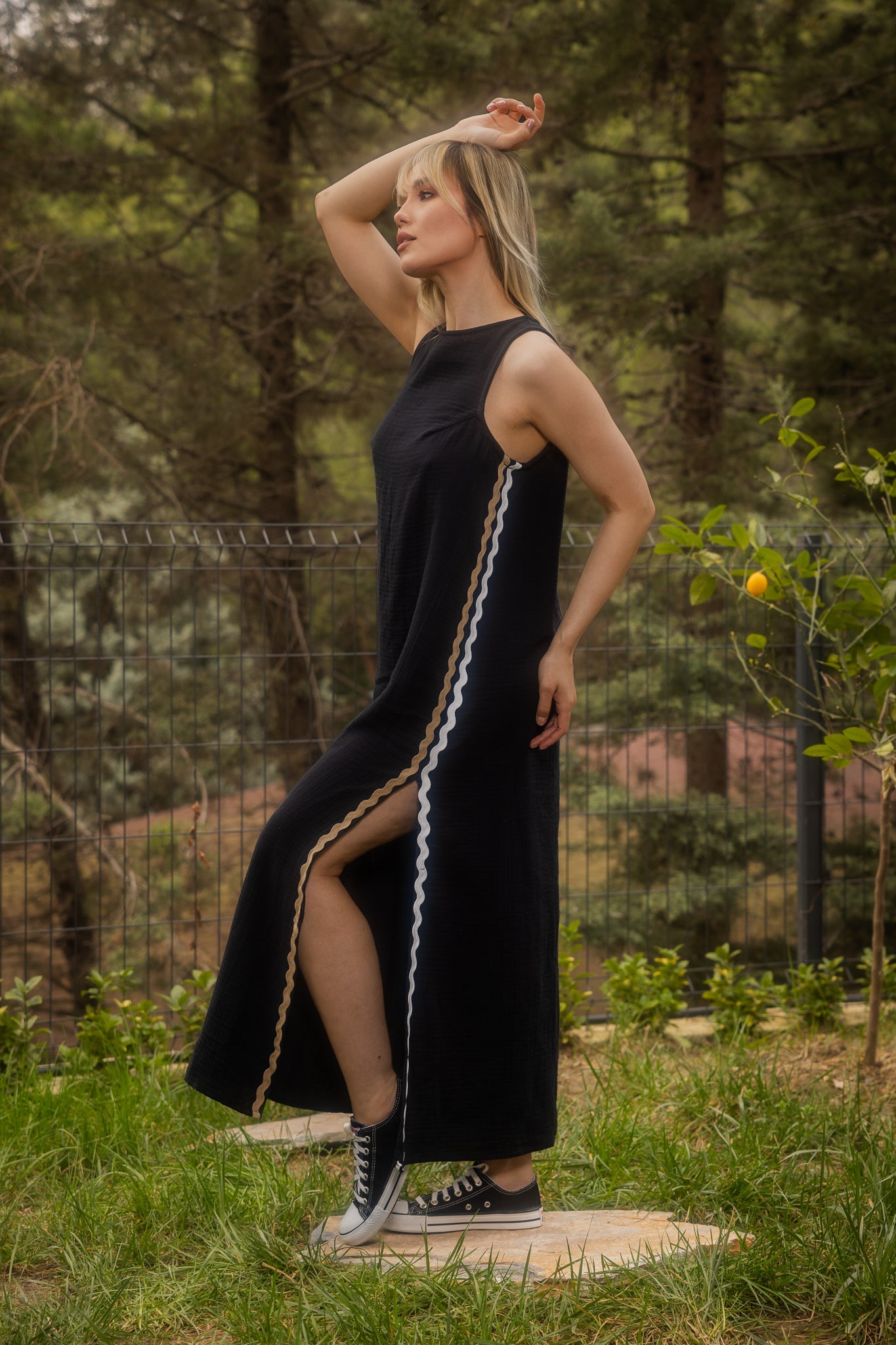 Le-Monade Dreams-Çift Su Taşı Detaylı Siyah Uzun Kolsuz Elbise-Elbise-2-Milagron.com