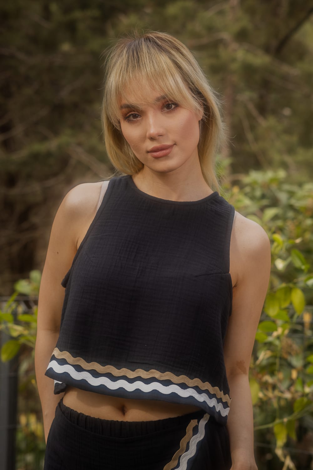 Le-Monade Dreams-Çift Su Taşı Detaylı Siyah Kolsuz Üst-Bluz-2-Milagron.com