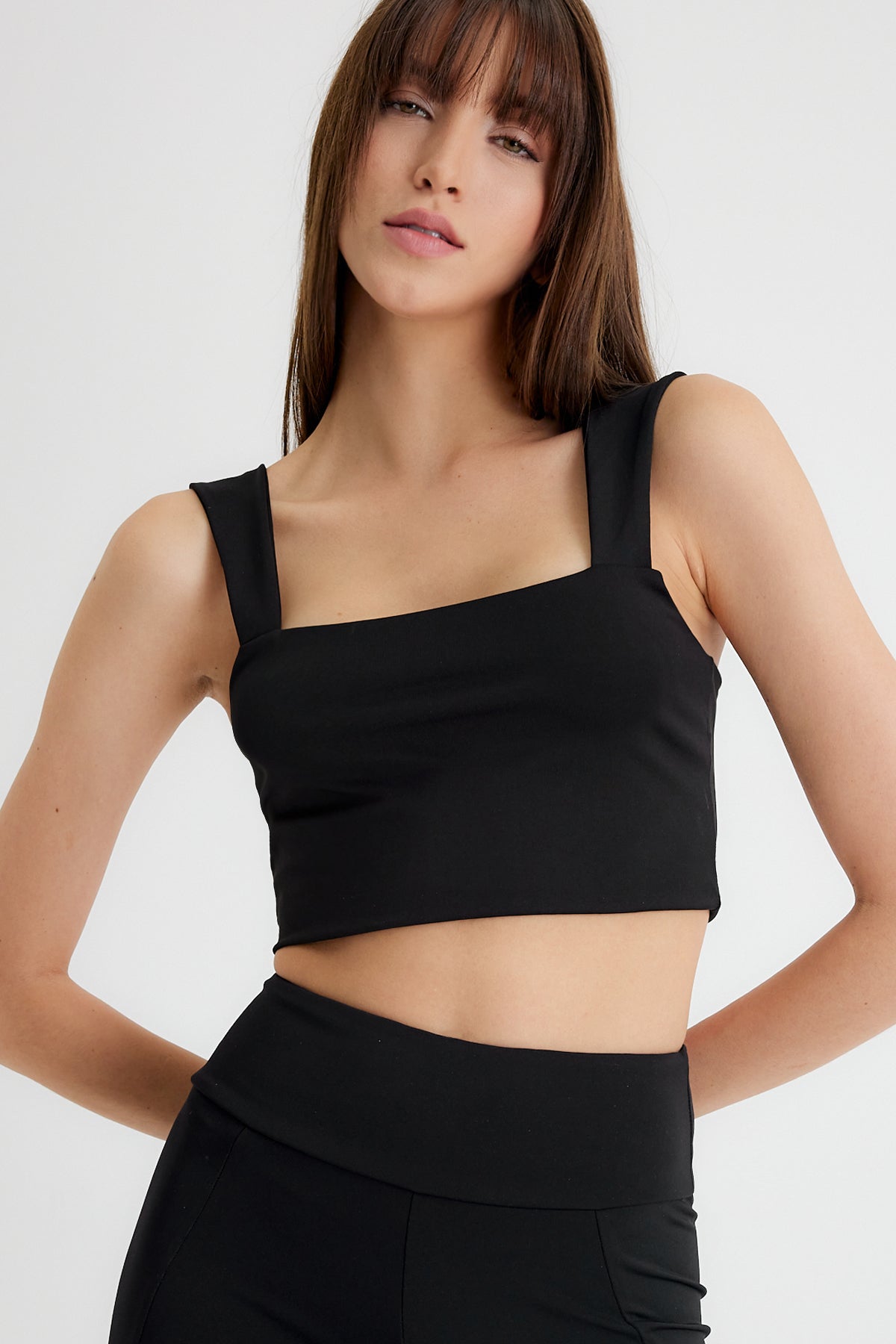 Larisa Kalın Askılı Crop Top | Siyah