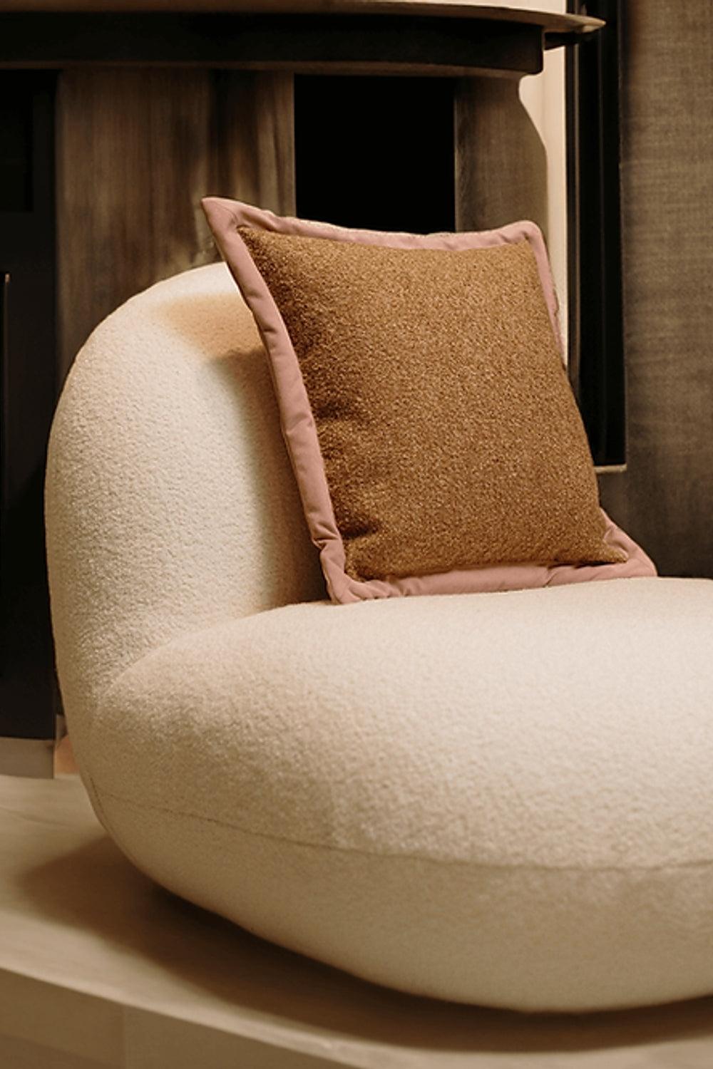 22 Maggio Istanbul-Camino Bukle Kadife Kenarlı Dekoratif Yastık-Yastık-1-Milagron.com