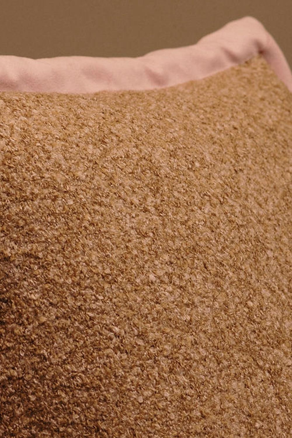 22 Maggio Istanbul-Camino Bukle Kadife Kenarlı Dekoratif Yastık-Yastık-3-Milagron.com