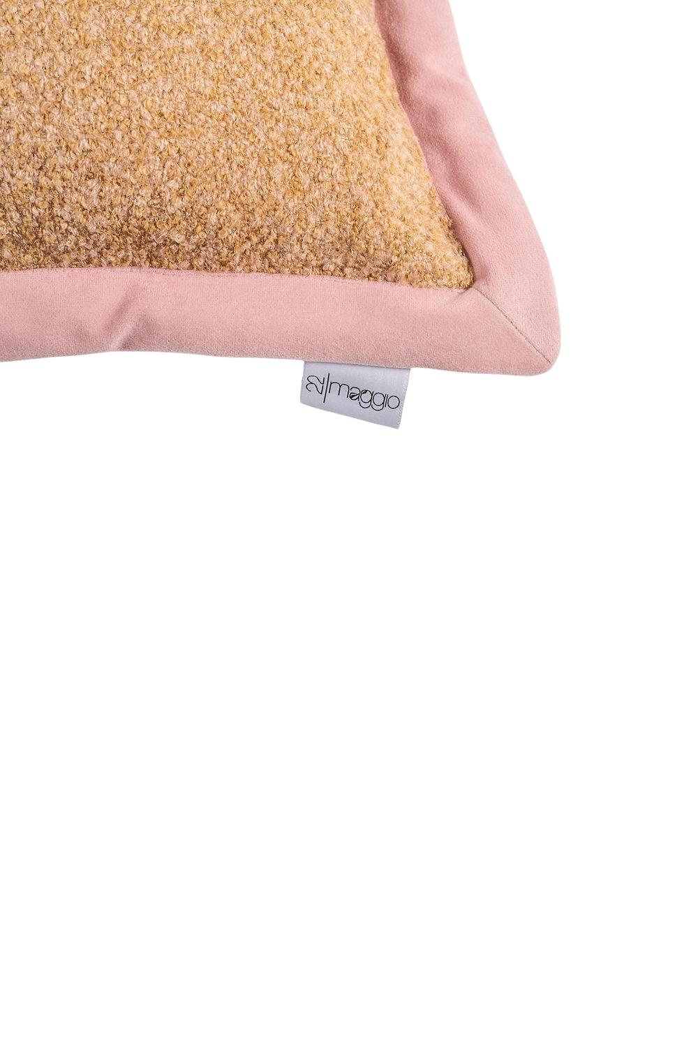 22 Maggio Istanbul-Camino Bukle Kadife Kenarlı Dekoratif Yastık-Yastık-5-Milagron.com