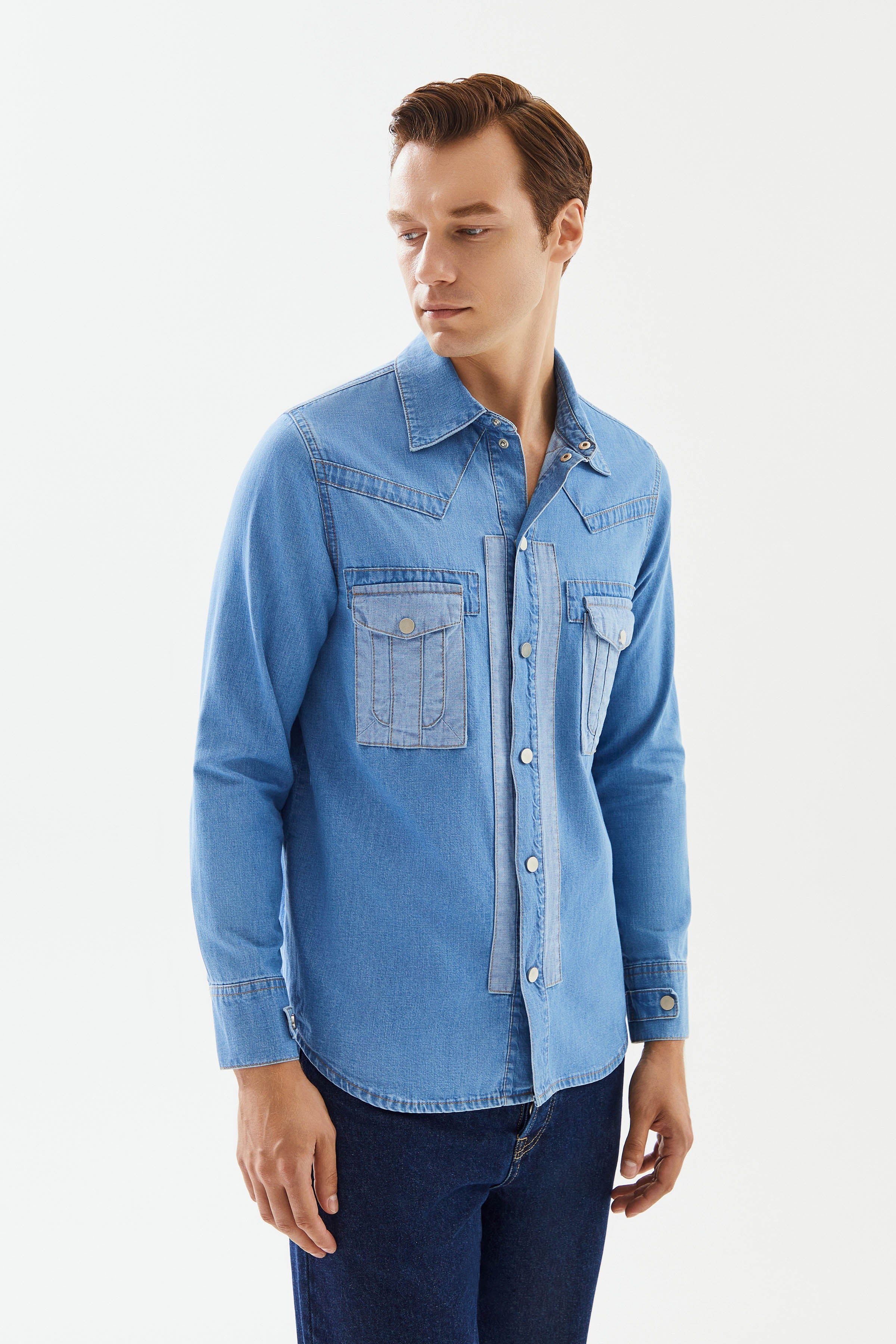 2be4A-Erkek Açık Mavi Cepli Denim Gömlek-3-Milagron.com