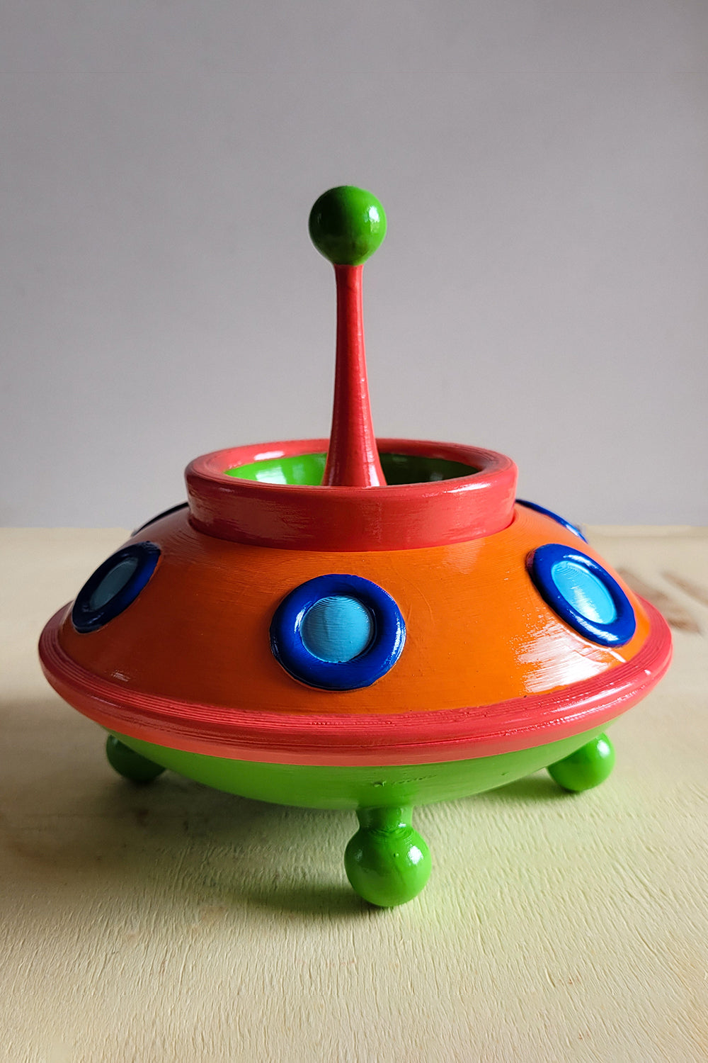 Antenli Ufo Saksı - 1