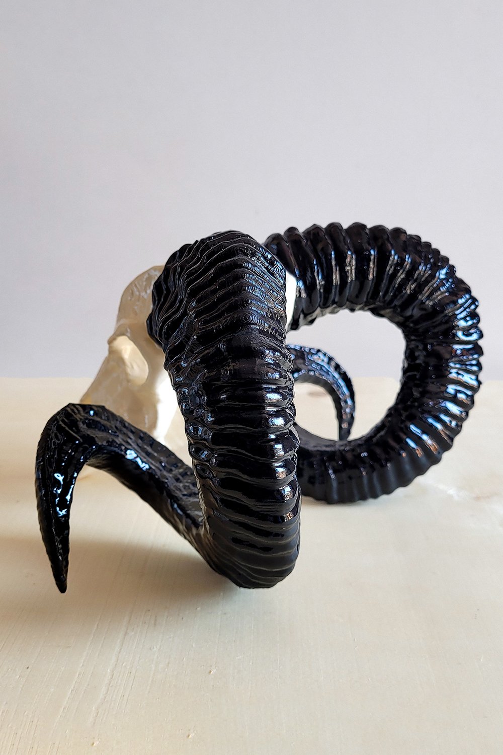 42A35 Home & Living-Gotik Koç Kafatası Dekoru-Heykel-7-Milagron.com