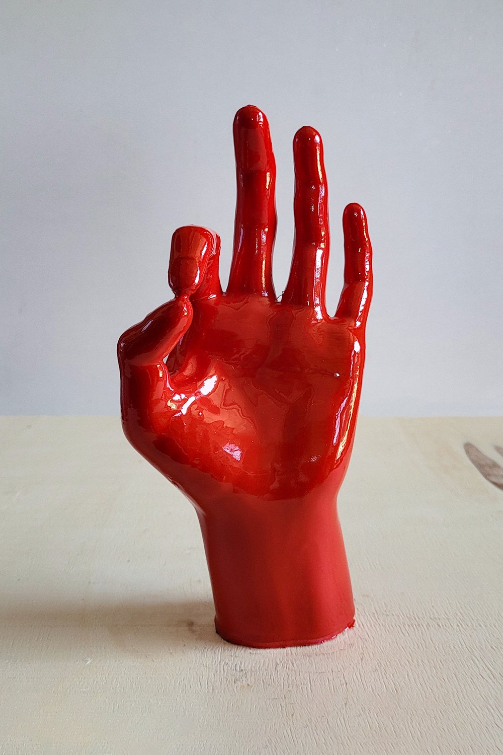 42A35 Home & Living-Okey El Figürü V2 | Kırmız-Heykel-6-Milagron.com