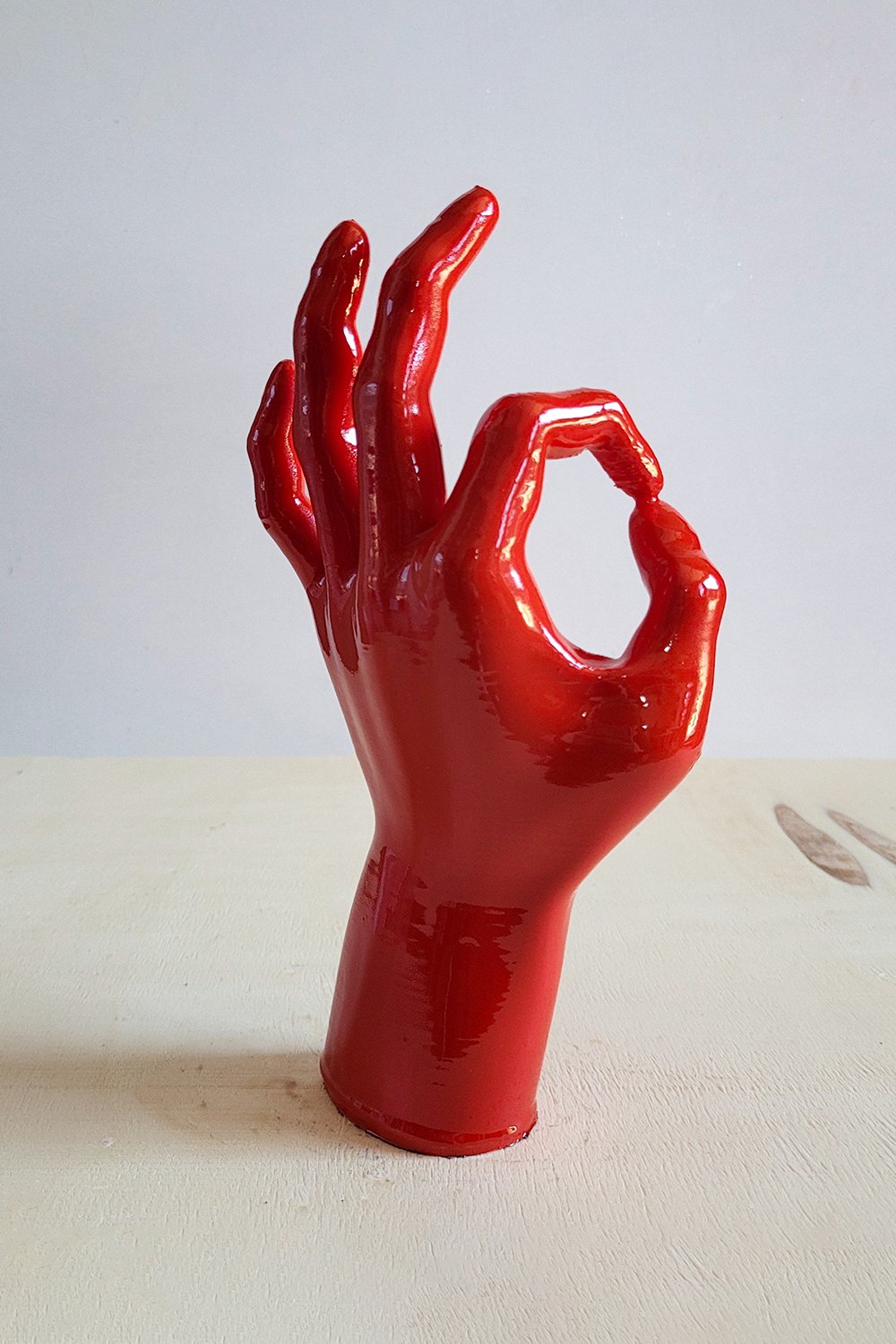 42A35 Home & Living-Okey El Figürü V2 | Kırmız-Heykel-7-Milagron.com