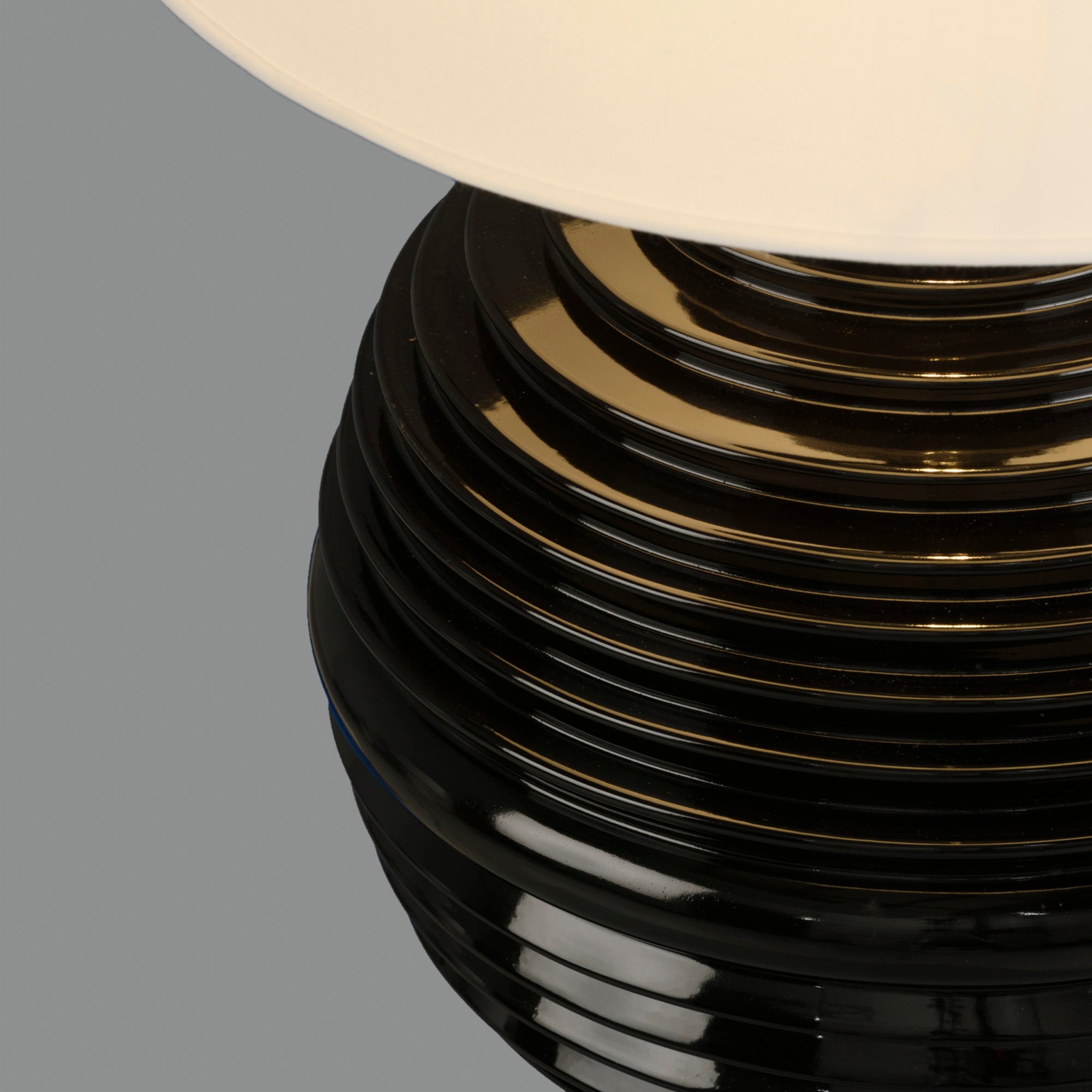 Tarifa Masa Lambasi 1L Parlak Si̇yah Ø42X65 Cm E27 Led 1X15W