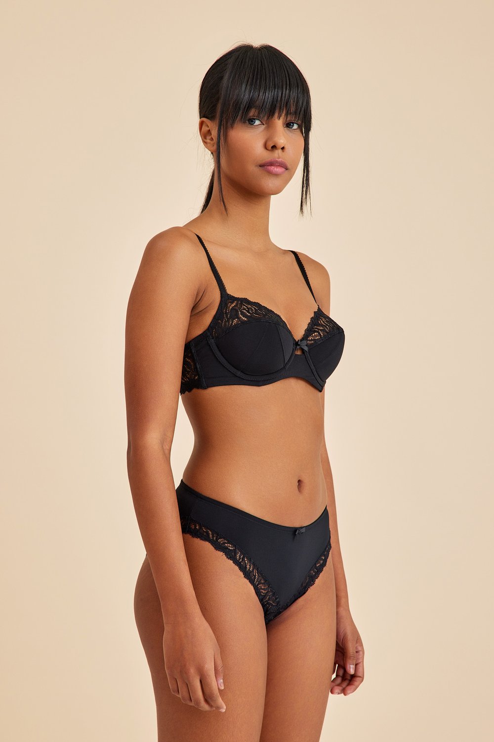 Amarelle-Emma Siyah Balenli Dantelli Dolgulu Yarım Kap Sütyen-Sütyen-7-Milagron.com