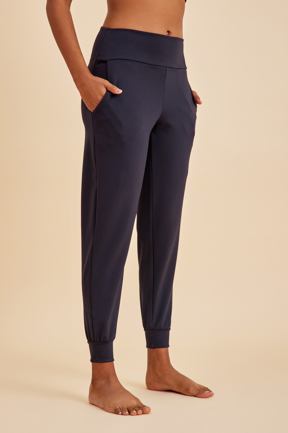 Amarelle-Sportive Siyah Light Touch Bilekten Lastikli Jogger Eşofman Alt-Eşofman-2-Milagron.com