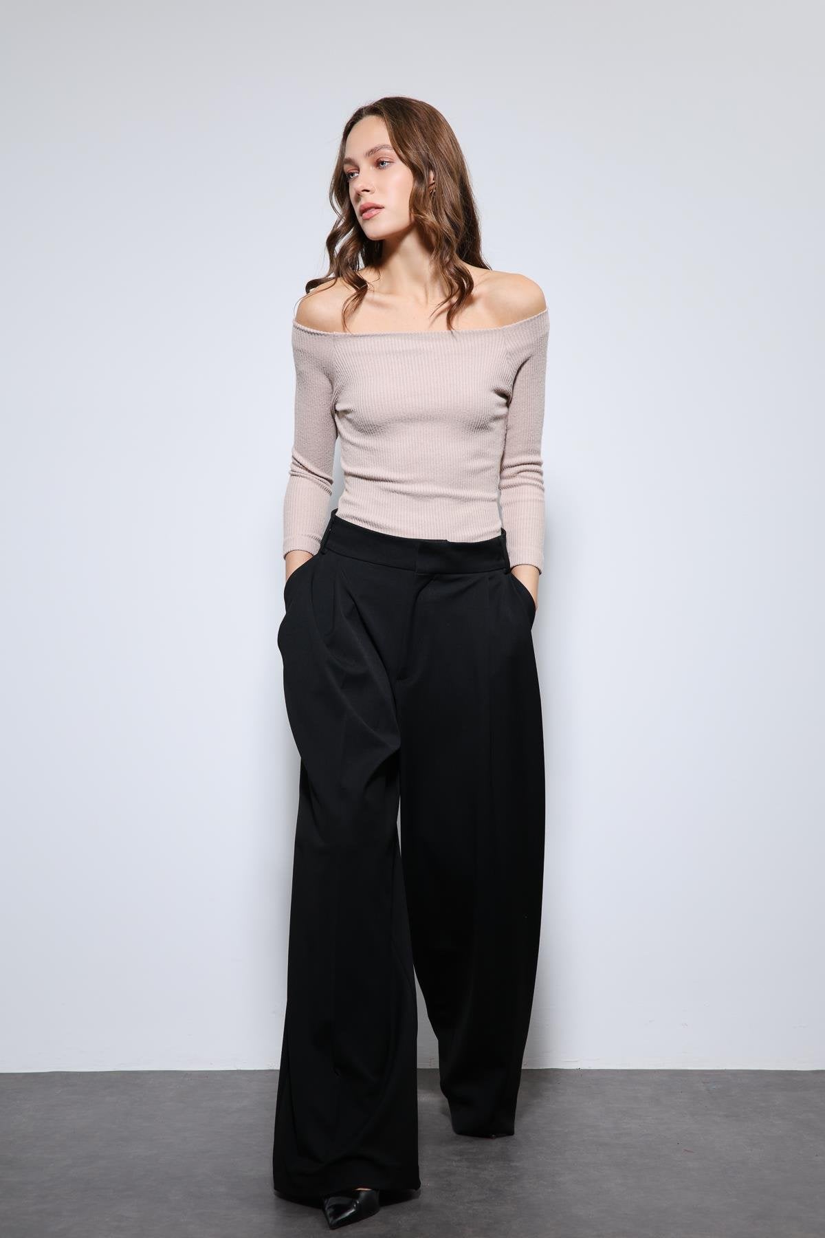 Antioch-Bej Açık Omuz Detaylı Top-Top-2-Milagron.com