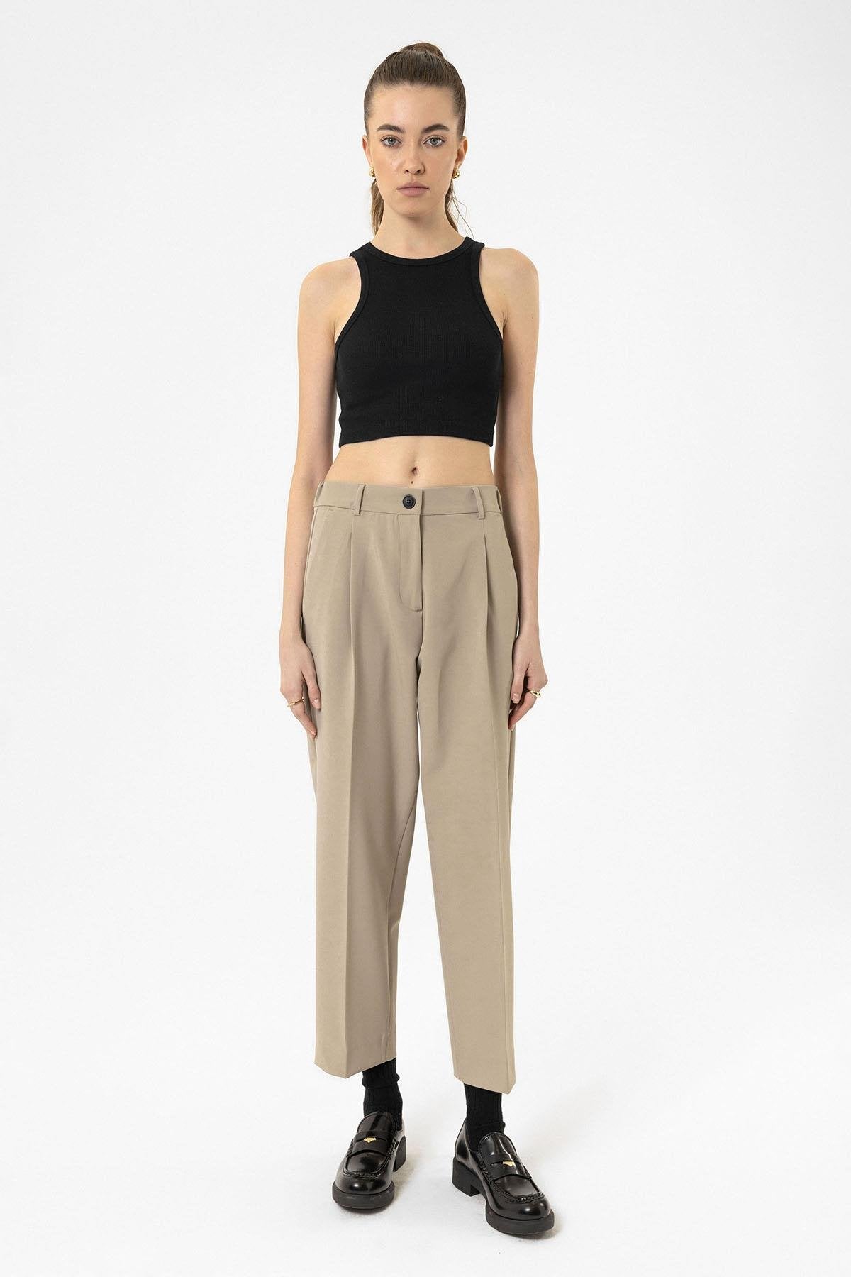 Antioch-Bej Kadın Yüksek Bel Straight Fit Kısa Pantolon-Kumaş Pantolon-2-Milagron.com