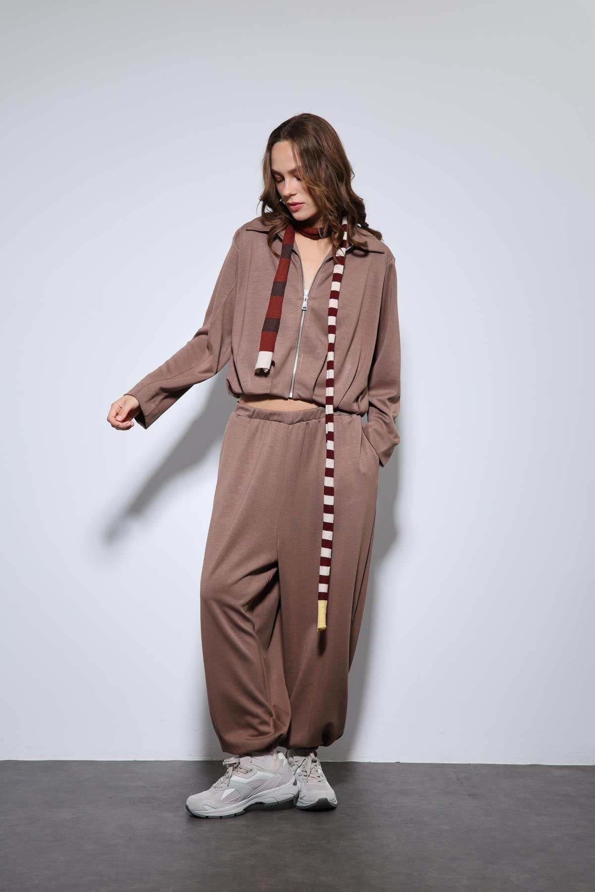 Antioch-Bej Volümlü Ceket Ve Paça Lastikli Eşofman Takım-Takım-4-Milagron.com