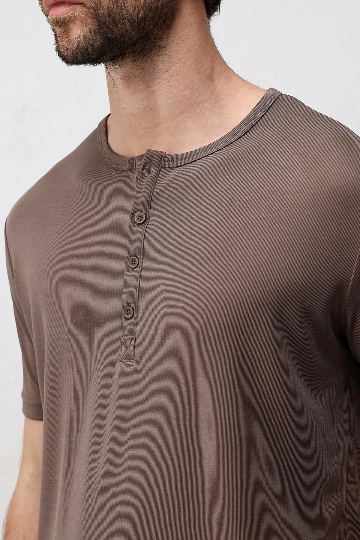 Antioch Kahve Düğmeli Yaka Erkek T-Shirt