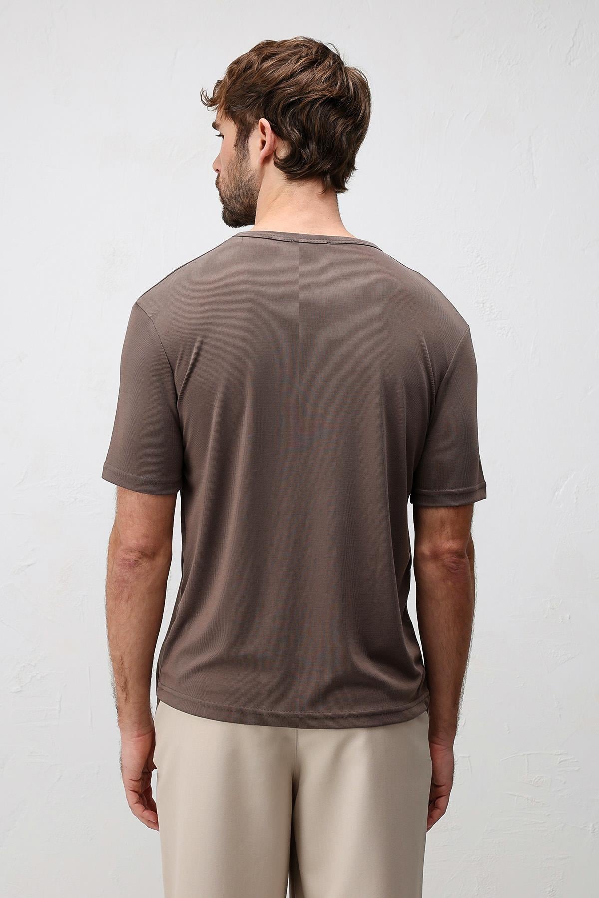 Antioch Kahve Düğmeli Yaka Erkek T-Shirt