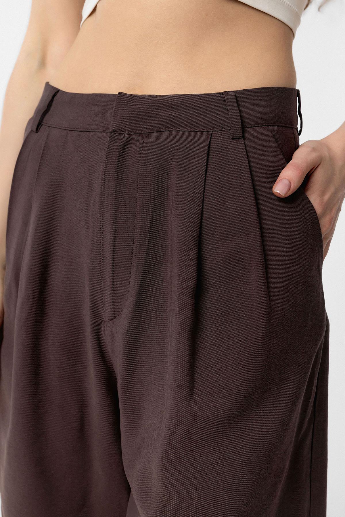 Antioch-Kahve Pilili Kadın Bermuda Şort-Kumaş Pantolon-3-Milagron.com