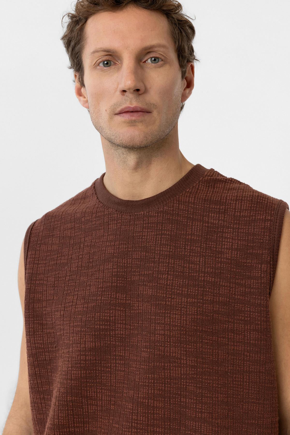 Antioch-Kahve Regular Fit Dokulu Erkek Kolsuz T Shirt-T-Shirts-3-Milagron.com