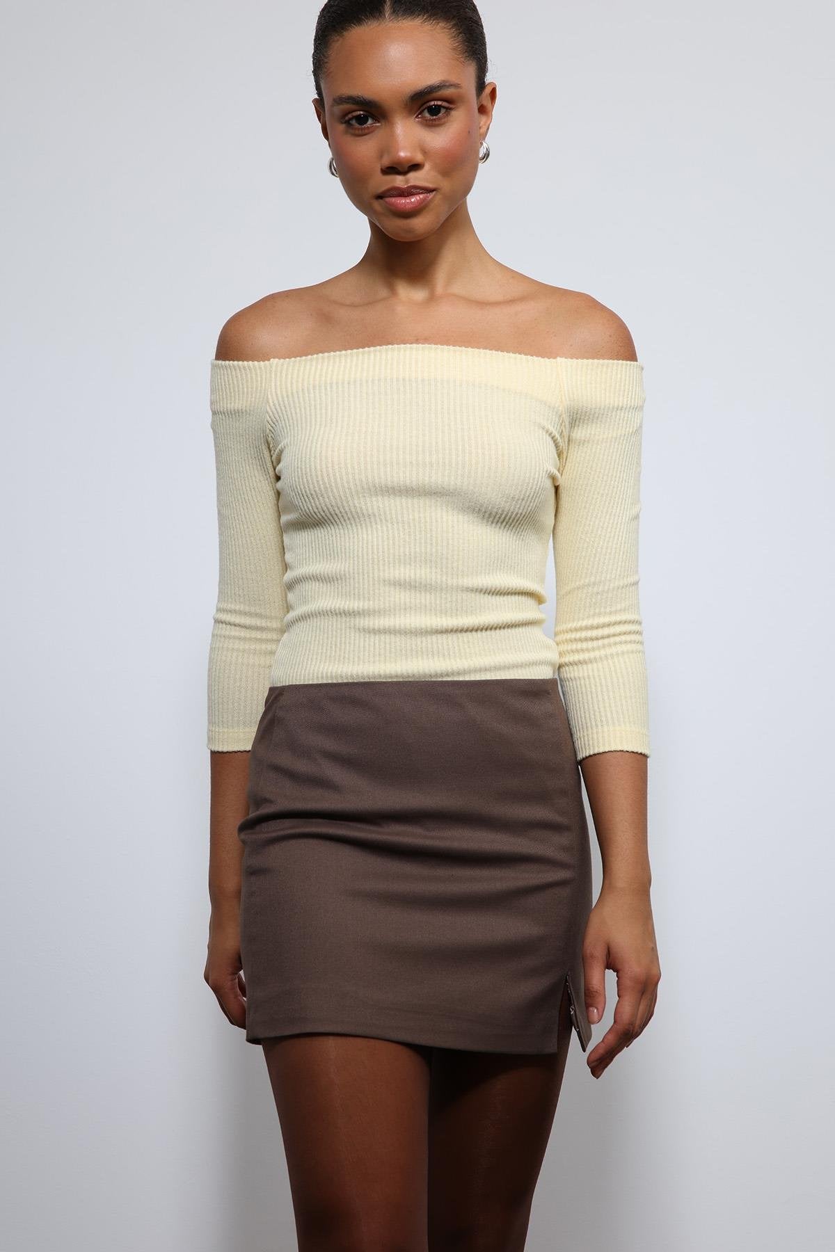 Antioch-Sarı Açık Omuz Detaylı Top-Top-4-Milagron.com