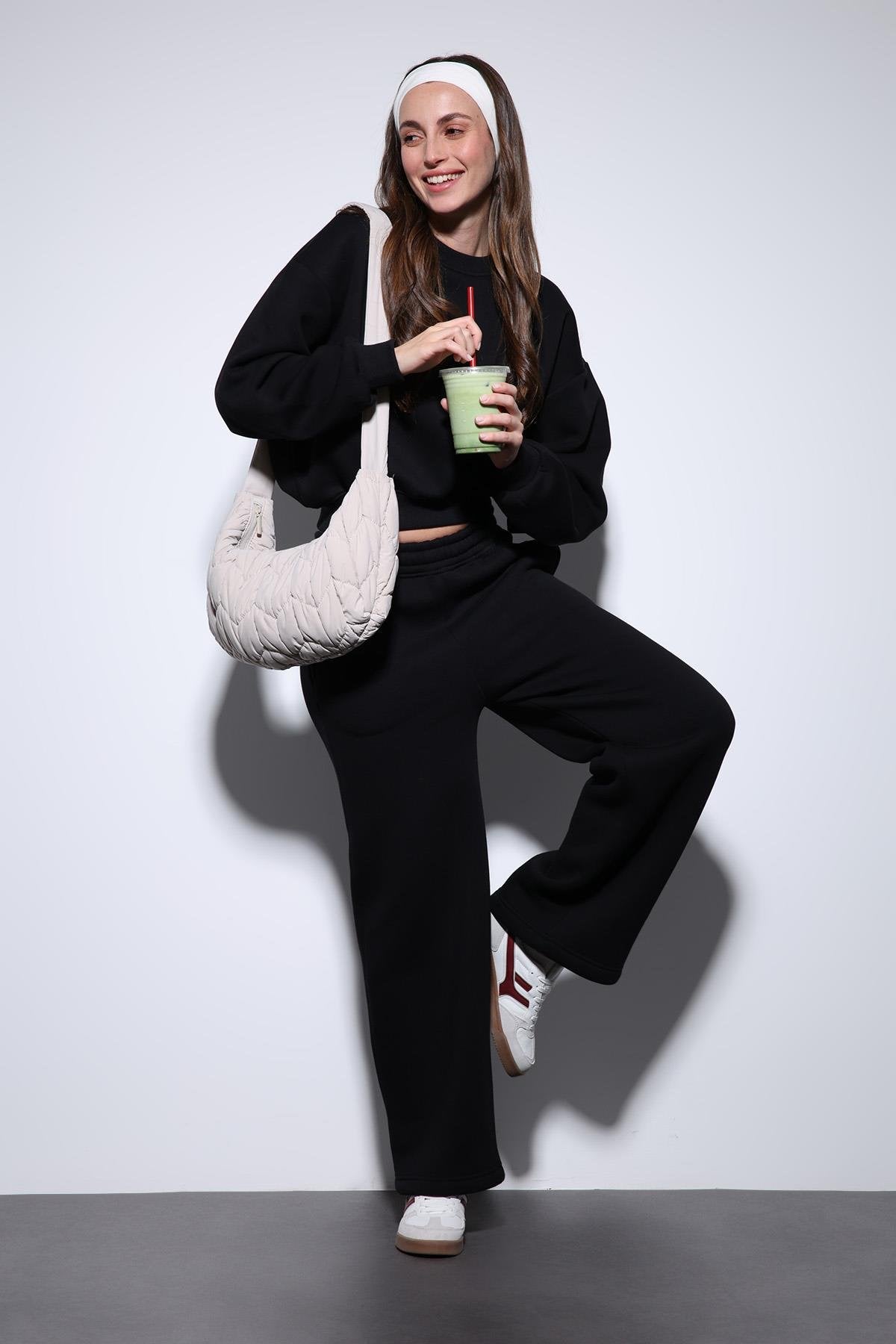 Antioch-Siyah Basic Ayarlanabilir Paça Kadın Eşofman Altı-Eşofman-1-Milagron.com