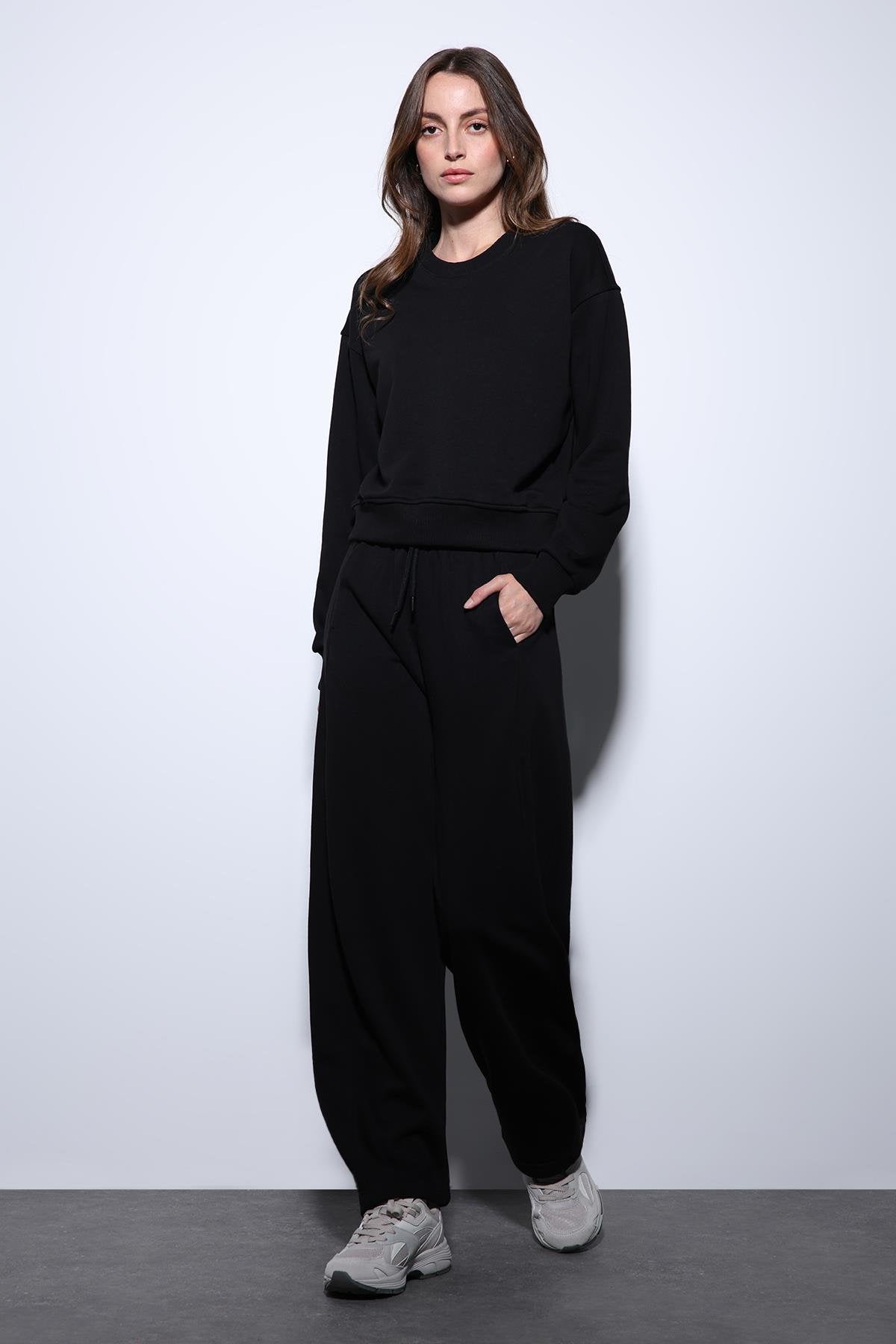 Antioch-Antioch Siyah Basic Kadın Sweatshirt-Sweatshirt-4-Milagron.com