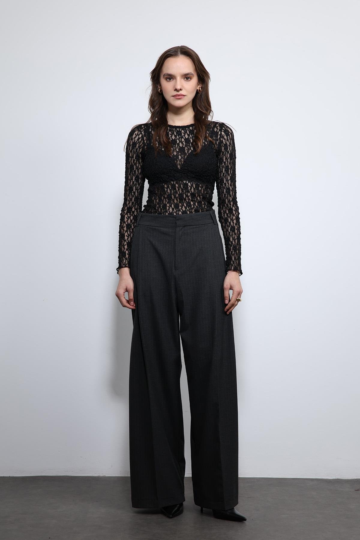 Antioch-Siyah Dantel Detaylı Transparan Bluz-Bluz-1-Milagron.com