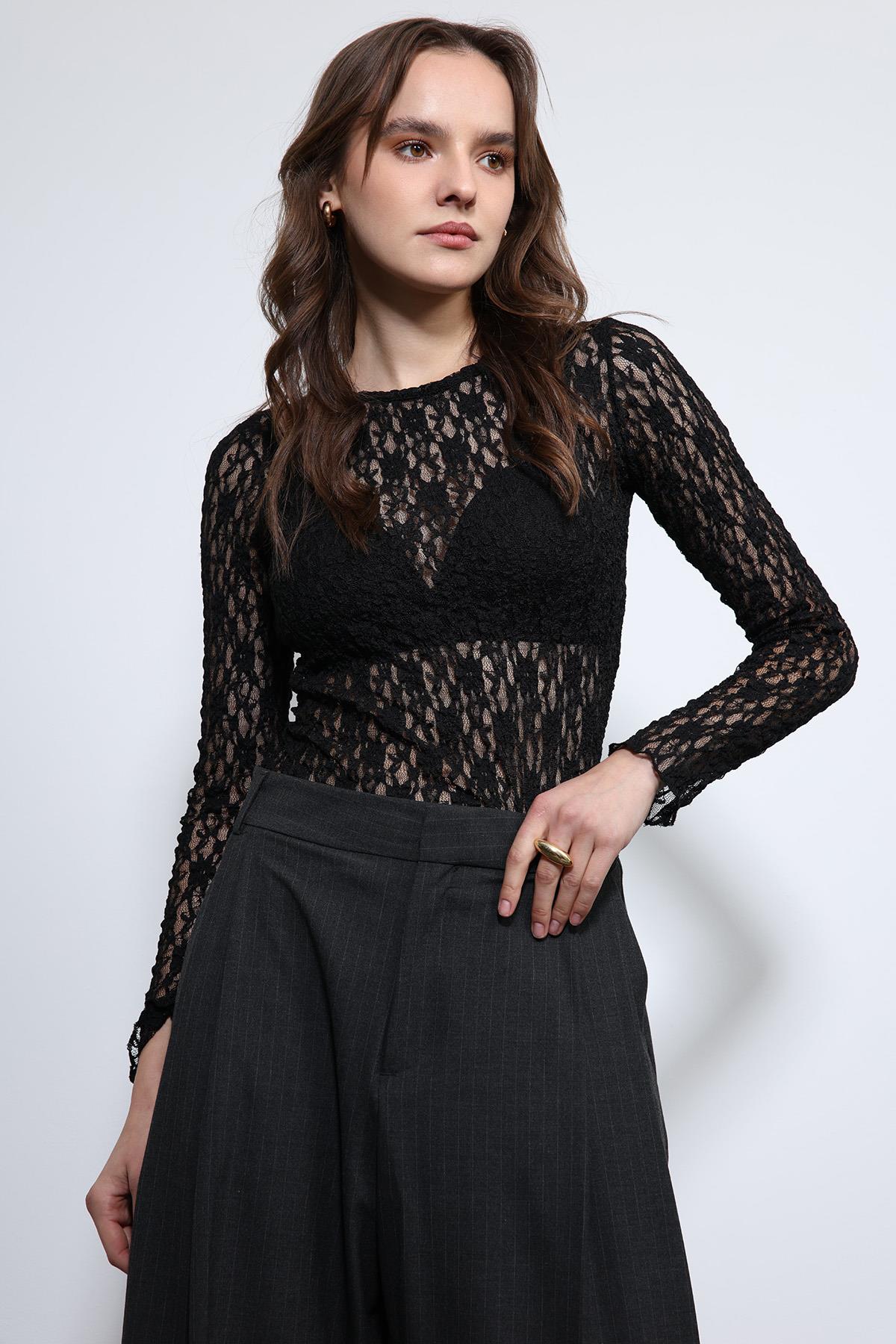 Antioch-Siyah Dantel Detaylı Transparan Bluz-Bluz-3-Milagron.com