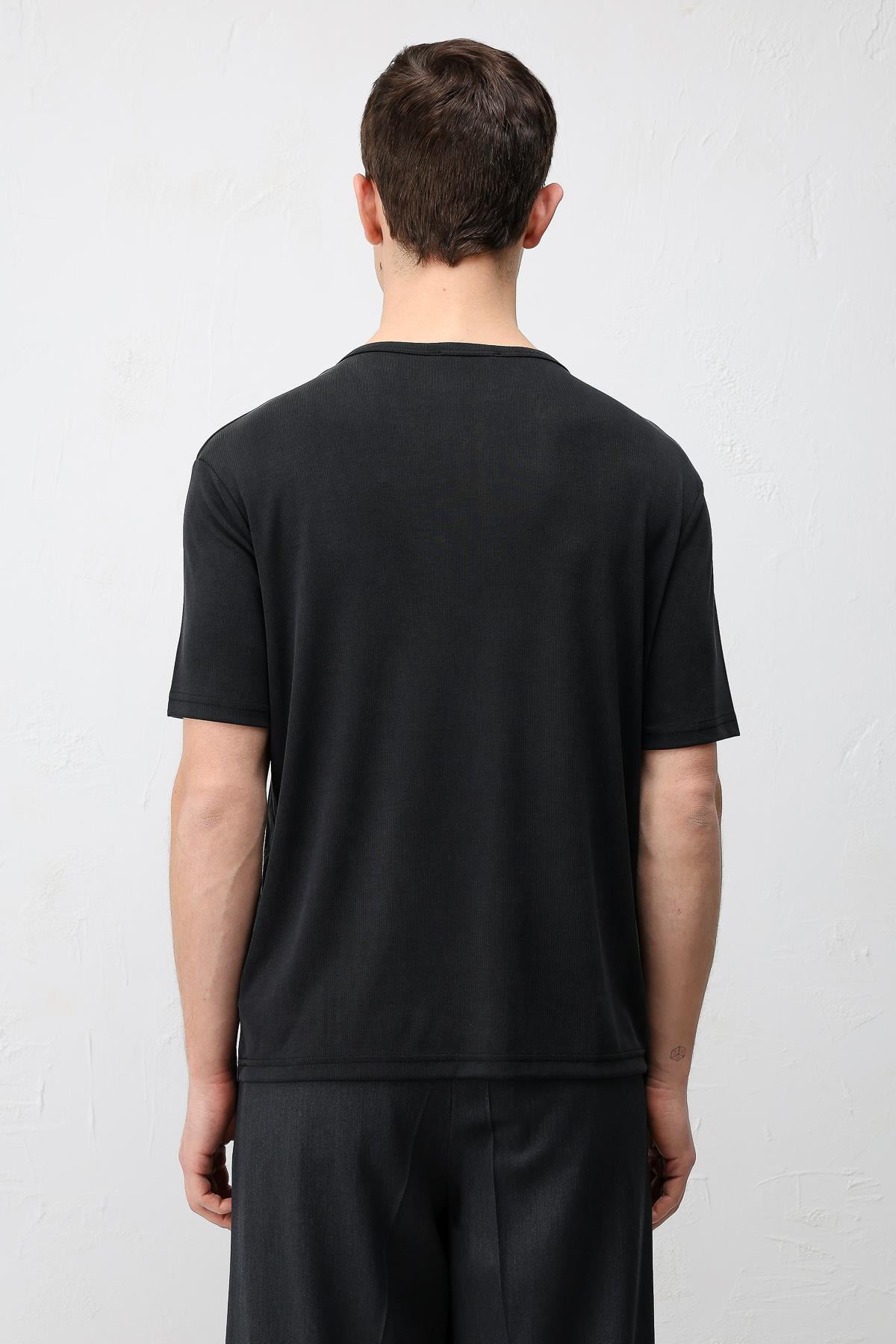 Antioch Siyah Düğmeli Yaka Erkek T-Shirt